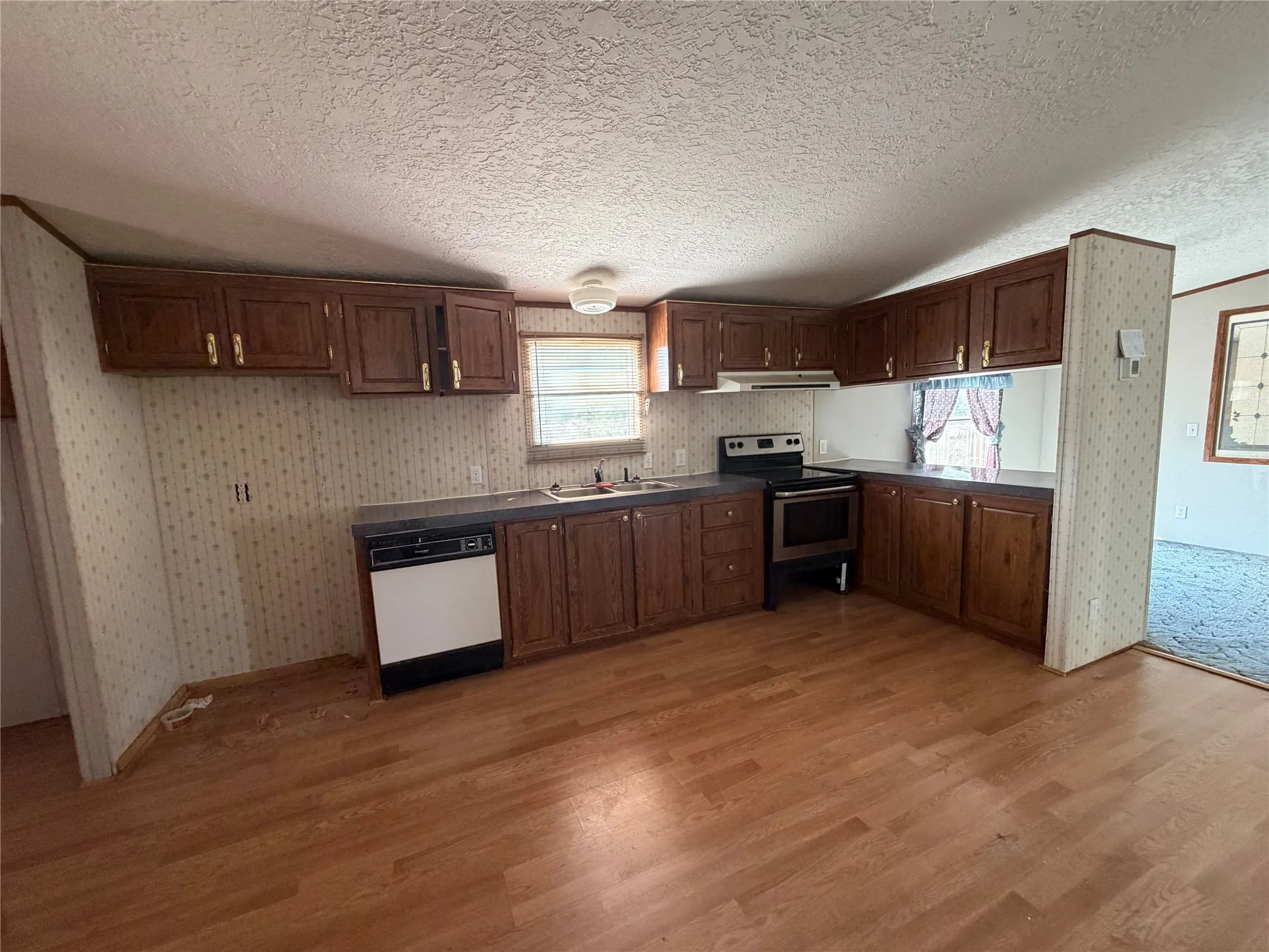 Mobile Home For Sale in Johnson County , 8453 County Road 1206, Rio Vista, Texas 76093, 3 Bedroom, 2 Bathroom, Garage spaces, 1,728 Sqft, built in 1992, mls#21396327, Real Estate Agent in Rio Vista, Homes For Sale in Johnson county, Homes For Sale in Rio Vista, Realtor in Rio Vista Texas, Real Estate Brokerage Independent Realty Texas, Luminita Cordes Realtor