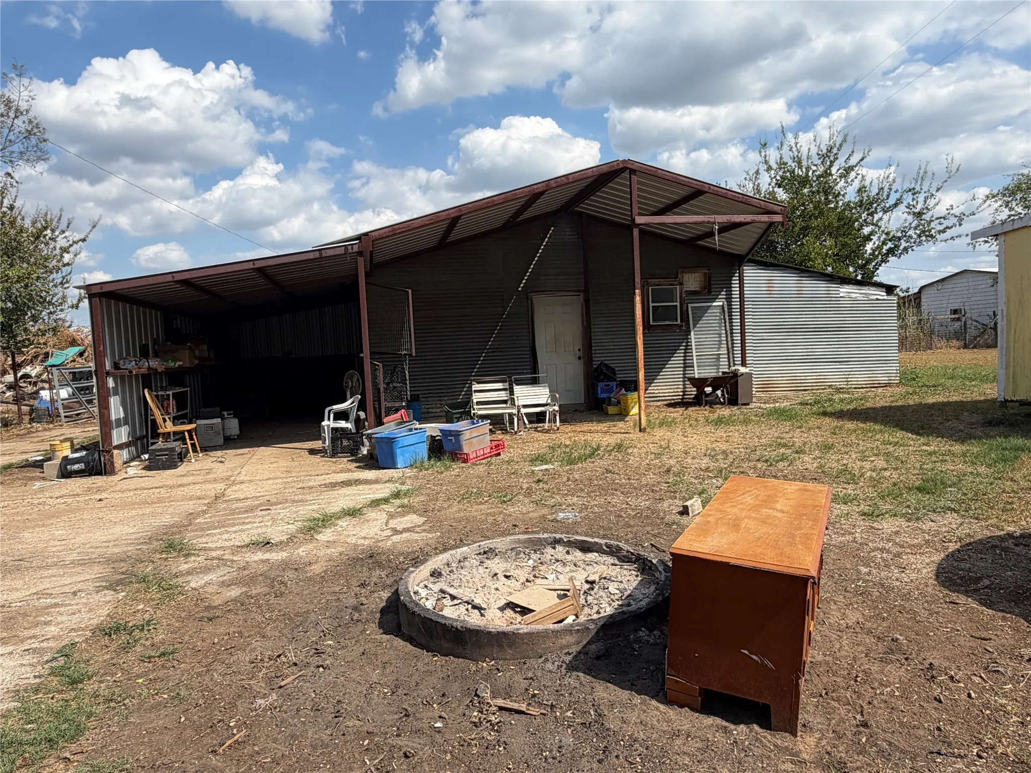Mobile Home For Sale in Johnson County , 8453 County Road 1206, Rio Vista, Texas 76093, 3 Bedroom, 2 Bathroom, Garage spaces, 1,728 Sqft, built in 1992, mls#21396327, Real Estate Agent in Rio Vista, Homes For Sale in Johnson county, Homes For Sale in Rio Vista, Realtor in Rio Vista Texas, Real Estate Brokerage Independent Realty Texas, Luminita Cordes Realtor