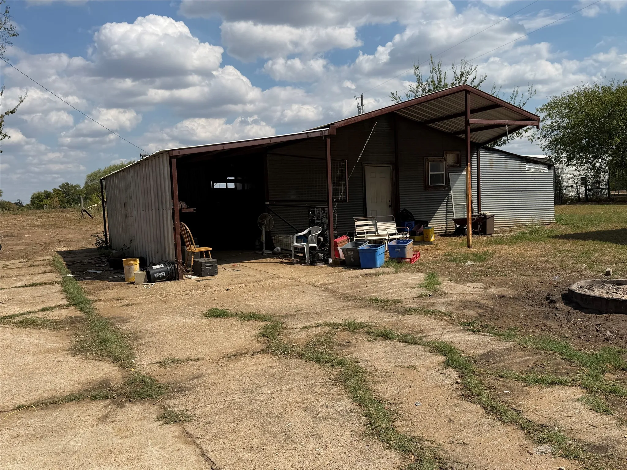 Mobile Home For Sale in Johnson County , 8453 County Road 1206, Rio Vista, Texas 76093, 3 Bedroom, 2 Bathroom, Garage spaces, 1,728 Sqft, built in 1992, mls#21396327, Real Estate Agent in Rio Vista, Homes For Sale in Johnson county, Homes For Sale in Rio Vista, Realtor in Rio Vista Texas, Real Estate Brokerage Independent Realty Texas, Luminita Cordes Realtor
