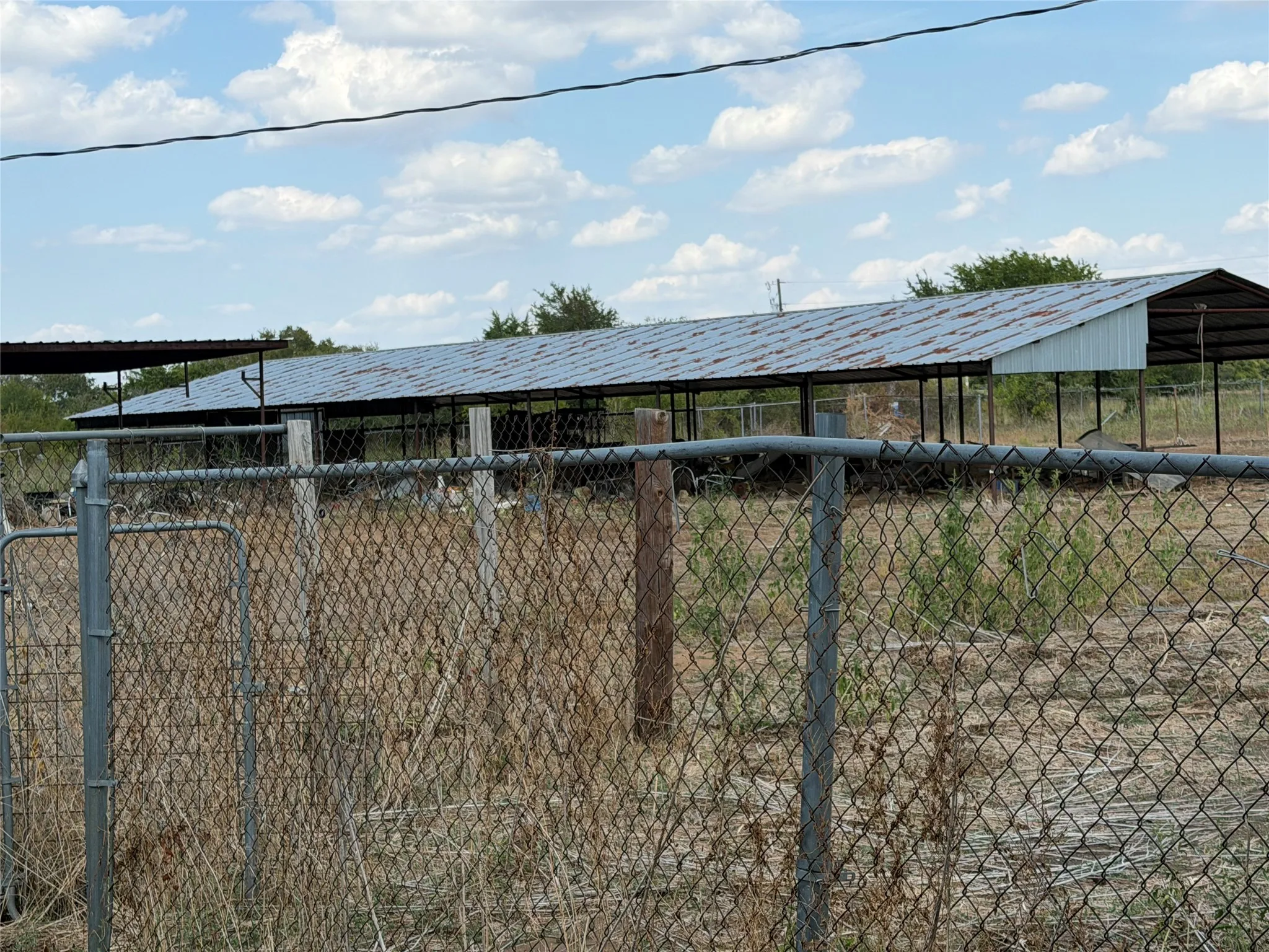Mobile Home For Sale in Johnson County , 8453 County Road 1206, Rio Vista, Texas 76093, 3 Bedroom, 2 Bathroom, Garage spaces, 1,728 Sqft, built in 1992, mls#21396327, Real Estate Agent in Rio Vista, Homes For Sale in Johnson county, Homes For Sale in Rio Vista, Realtor in Rio Vista Texas, Real Estate Brokerage Independent Realty Texas, Luminita Cordes Realtor