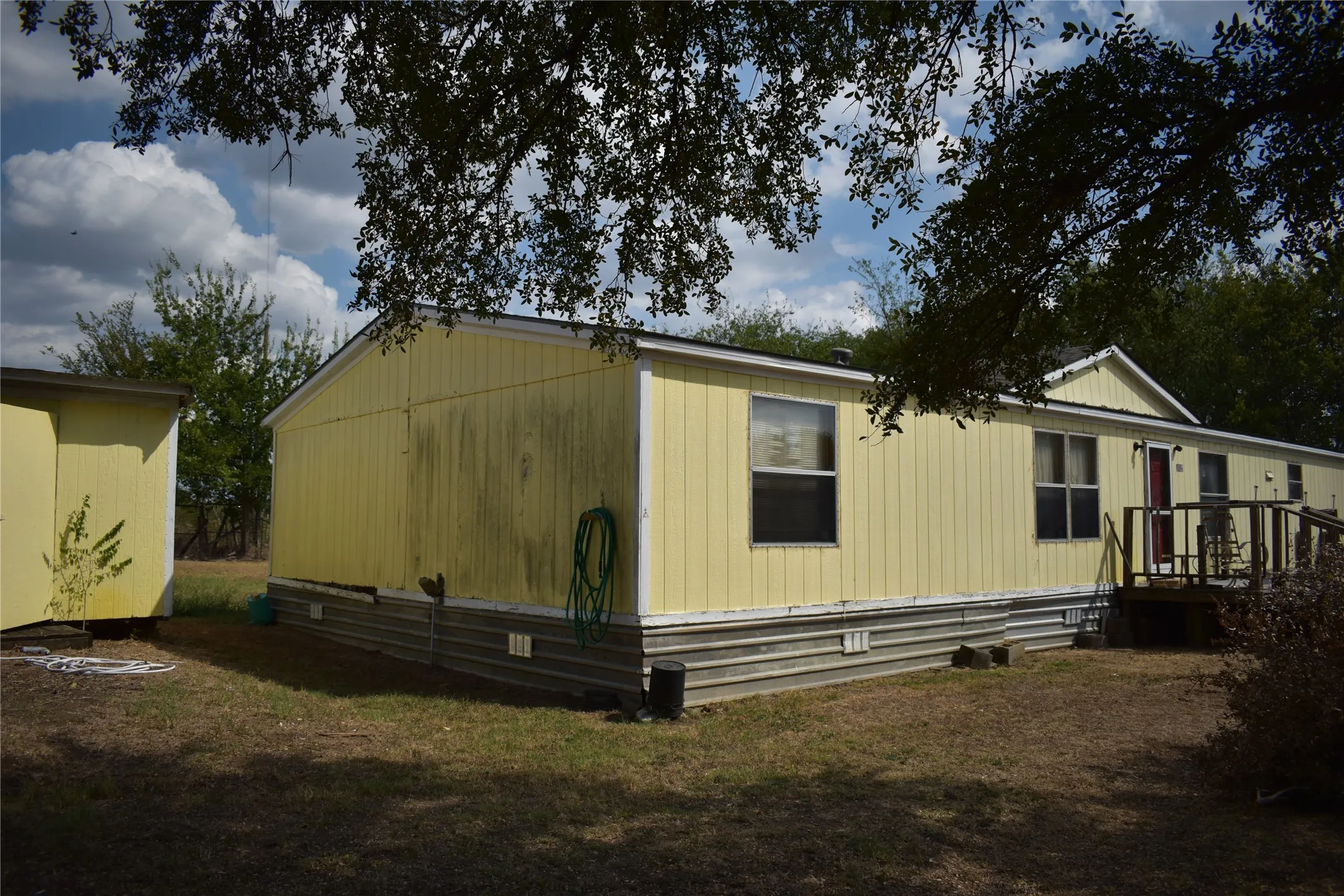 Mobile Home For Sale in Johnson County , 8453 County Road 1206, Rio Vista, Texas 76093, 3 Bedroom, 2 Bathroom, Garage spaces, 1,728 Sqft, built in 1992, mls#21396327, Real Estate Agent in Rio Vista, Homes For Sale in Johnson county, Homes For Sale in Rio Vista, Realtor in Rio Vista Texas, Real Estate Brokerage Independent Realty Texas, Luminita Cordes Realtor