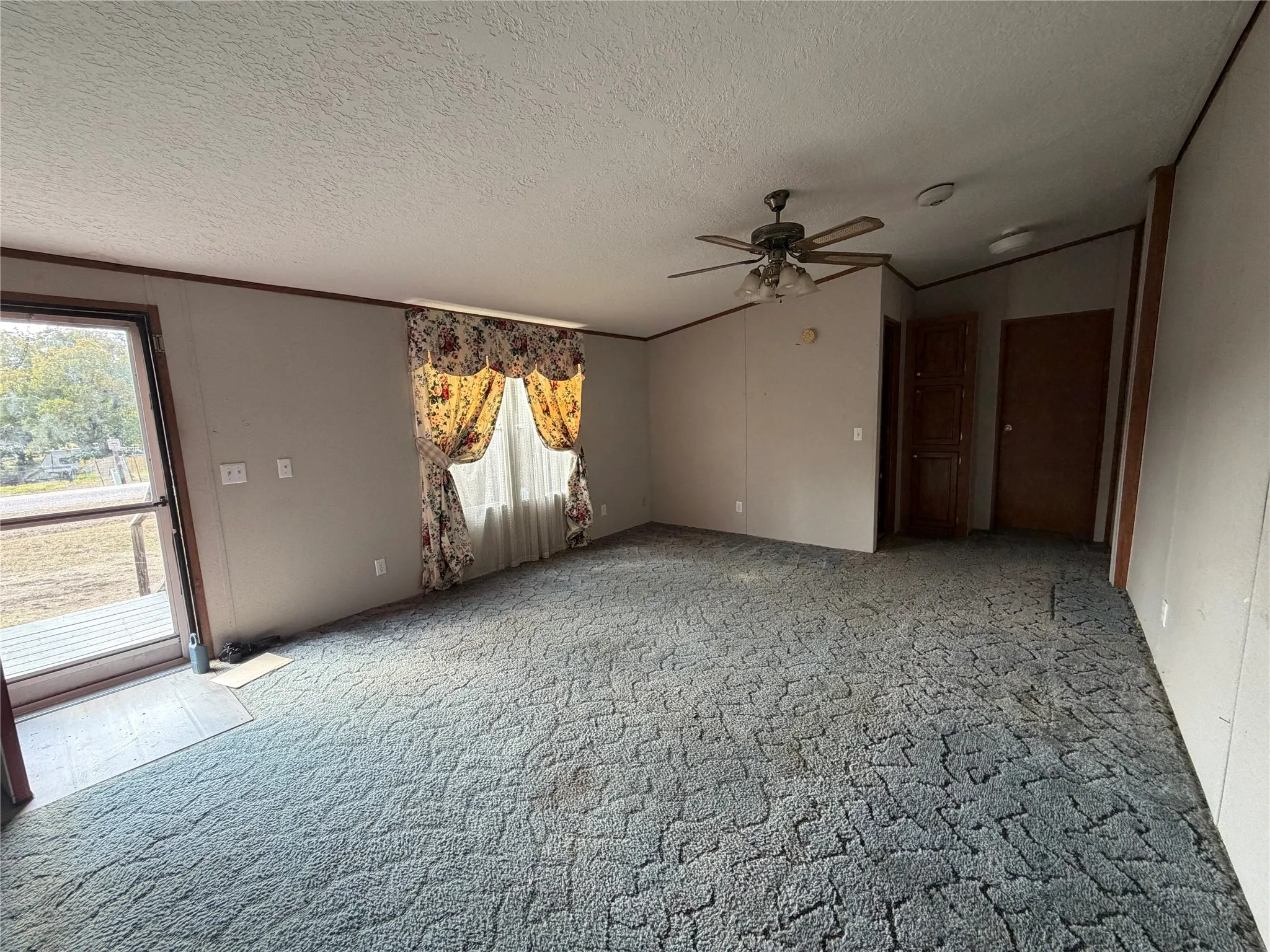 Mobile Home For Sale in Johnson County , 8453 County Road 1206, Rio Vista, Texas 76093, 3 Bedroom, 2 Bathroom, Garage spaces, 1,728 Sqft, built in 1992, mls#21396327, Real Estate Agent in Rio Vista, Homes For Sale in Johnson county, Homes For Sale in Rio Vista, Realtor in Rio Vista Texas, Real Estate Brokerage Independent Realty Texas, Luminita Cordes Realtor