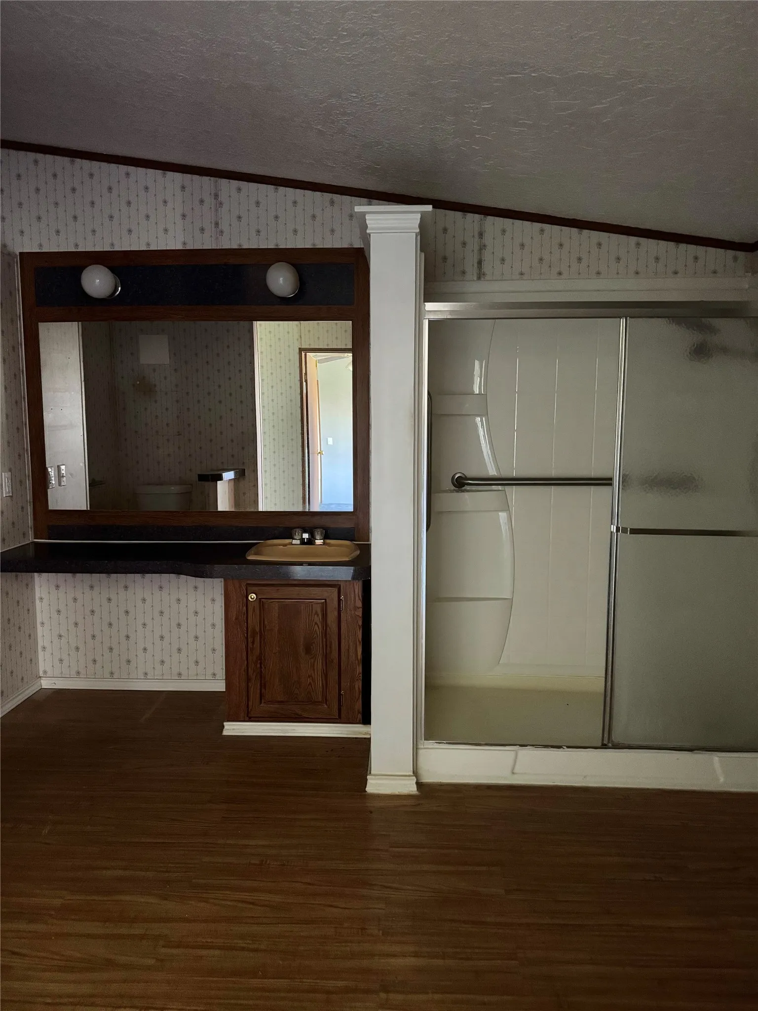 Mobile Home For Sale in Johnson County , 8453 County Road 1206, Rio Vista, Texas 76093, 3 Bedroom, 2 Bathroom, Garage spaces, 1,728 Sqft, built in 1992, mls#21396327, Real Estate Agent in Rio Vista, Homes For Sale in Johnson county, Homes For Sale in Rio Vista, Realtor in Rio Vista Texas, Real Estate Brokerage Independent Realty Texas, Luminita Cordes Realtor