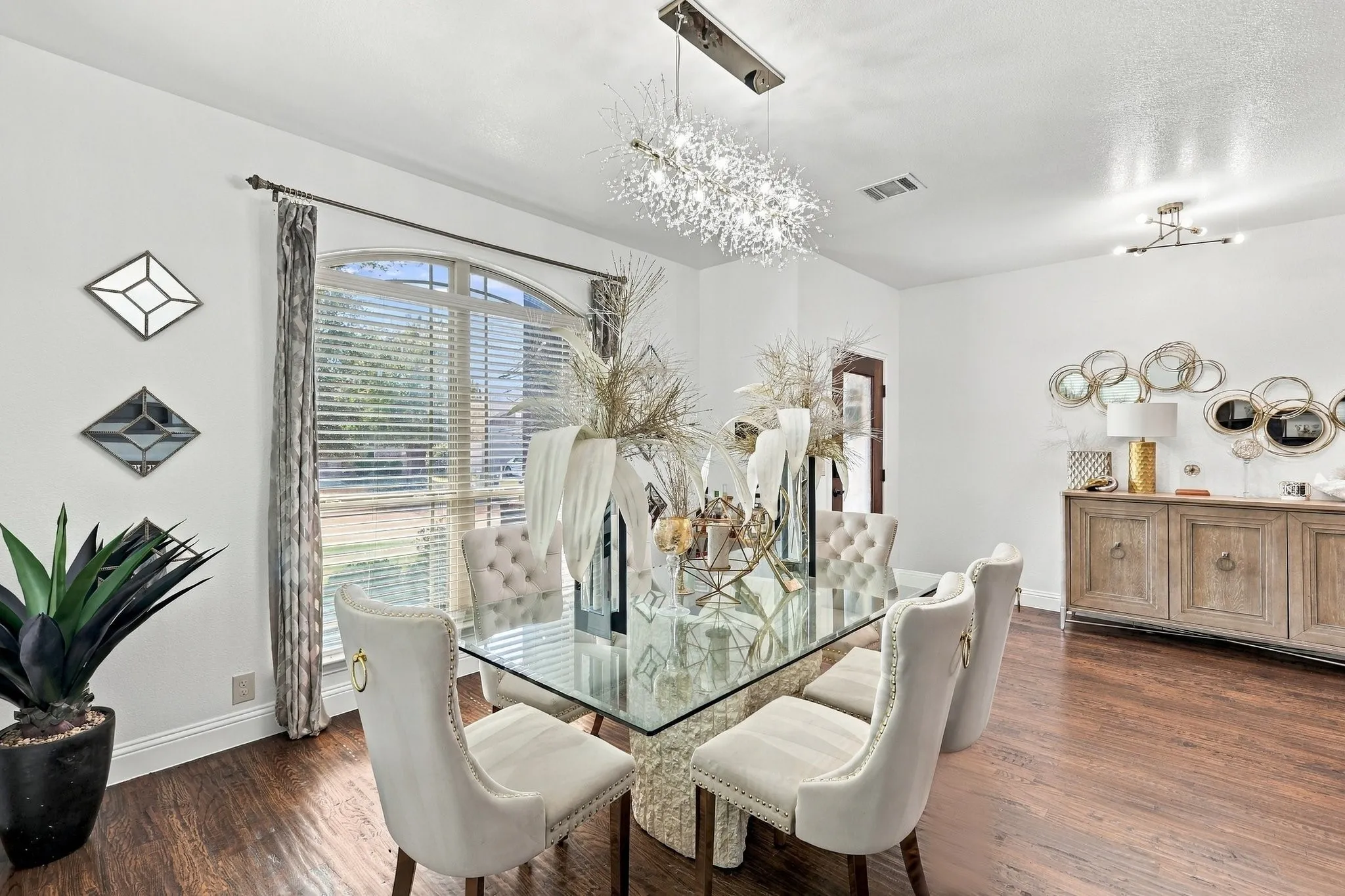 Single Family Residence For Sale in Denton County , 1721 Whistler Drive, Little Elm, Texas 75068, 4 Bedroom, 3 Bathroom, 2 Garage spaces, 3,027 Sqft, built in 2016, mls#21408572, Real Estate Agent in Little Elm, Homes For Sale in Denton county, Homes For Sale in Little Elm, Realtor in Little Elm Texas, Real Estate Brokerage Independent Realty Texas, Luminita Cordes Realtor