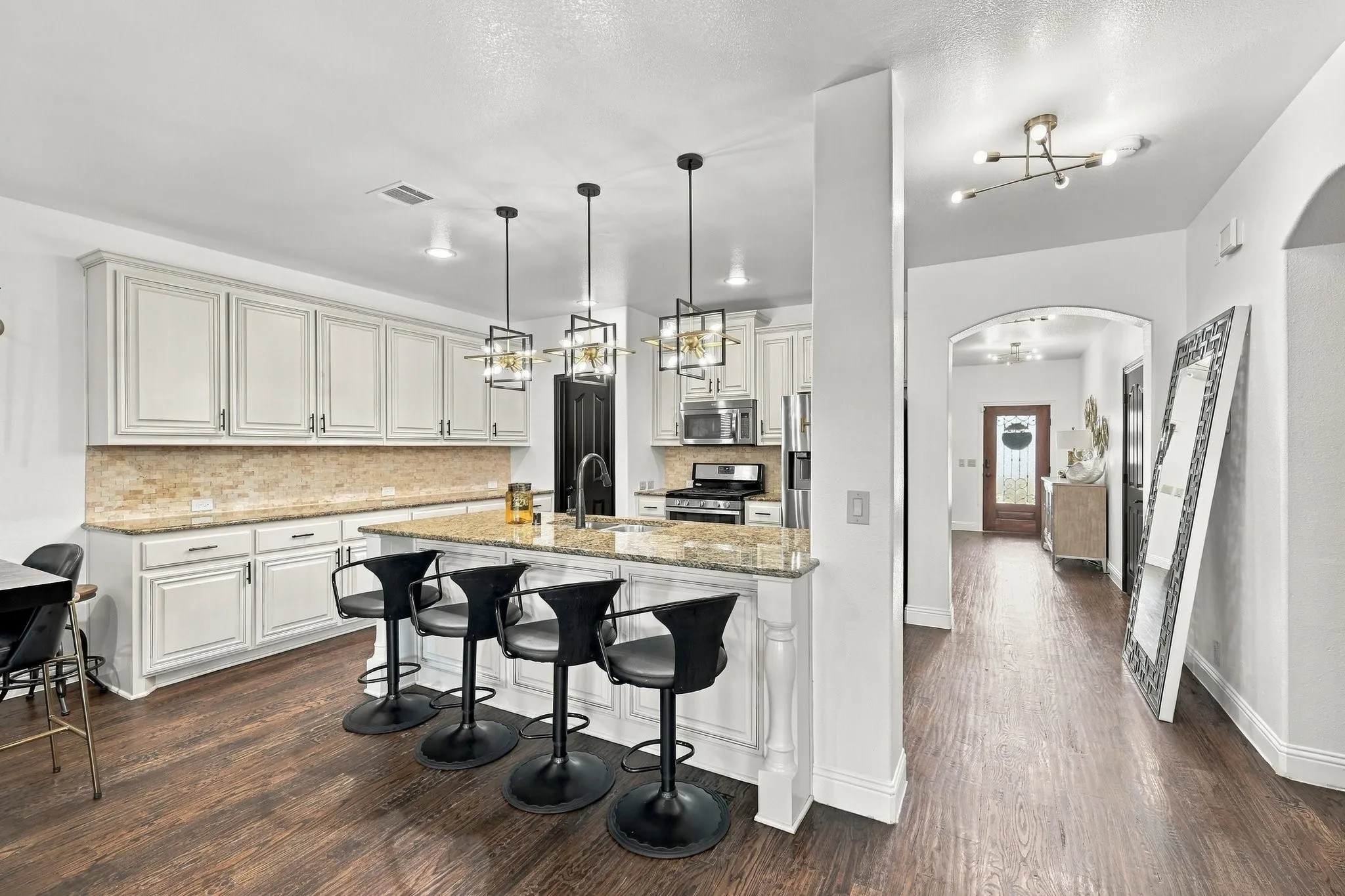 Single Family Residence For Sale in Denton County , 1721 Whistler Drive, Little Elm, Texas 75068, 4 Bedroom, 3 Bathroom, 2 Garage spaces, 3,027 Sqft, built in 2016, mls#21408572, Real Estate Agent in Little Elm, Homes For Sale in Denton county, Homes For Sale in Little Elm, Realtor in Little Elm Texas, Real Estate Brokerage Independent Realty Texas, Luminita Cordes Realtor