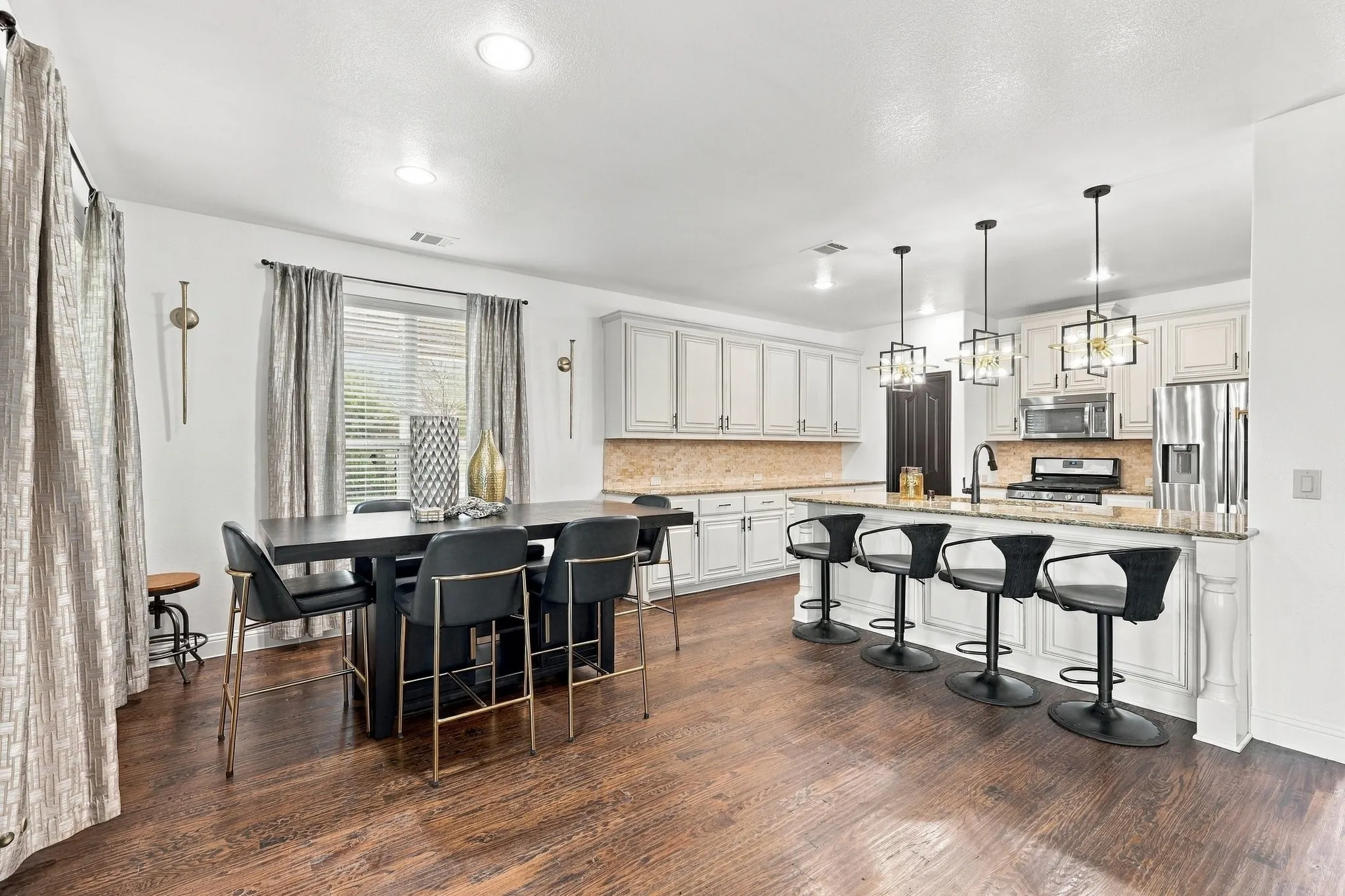 Single Family Residence For Sale in Denton County , 1721 Whistler Drive, Little Elm, Texas 75068, 4 Bedroom, 3 Bathroom, 2 Garage spaces, 3,027 Sqft, built in 2016, mls#21408572, Real Estate Agent in Little Elm, Homes For Sale in Denton county, Homes For Sale in Little Elm, Realtor in Little Elm Texas, Real Estate Brokerage Independent Realty Texas, Luminita Cordes Realtor
