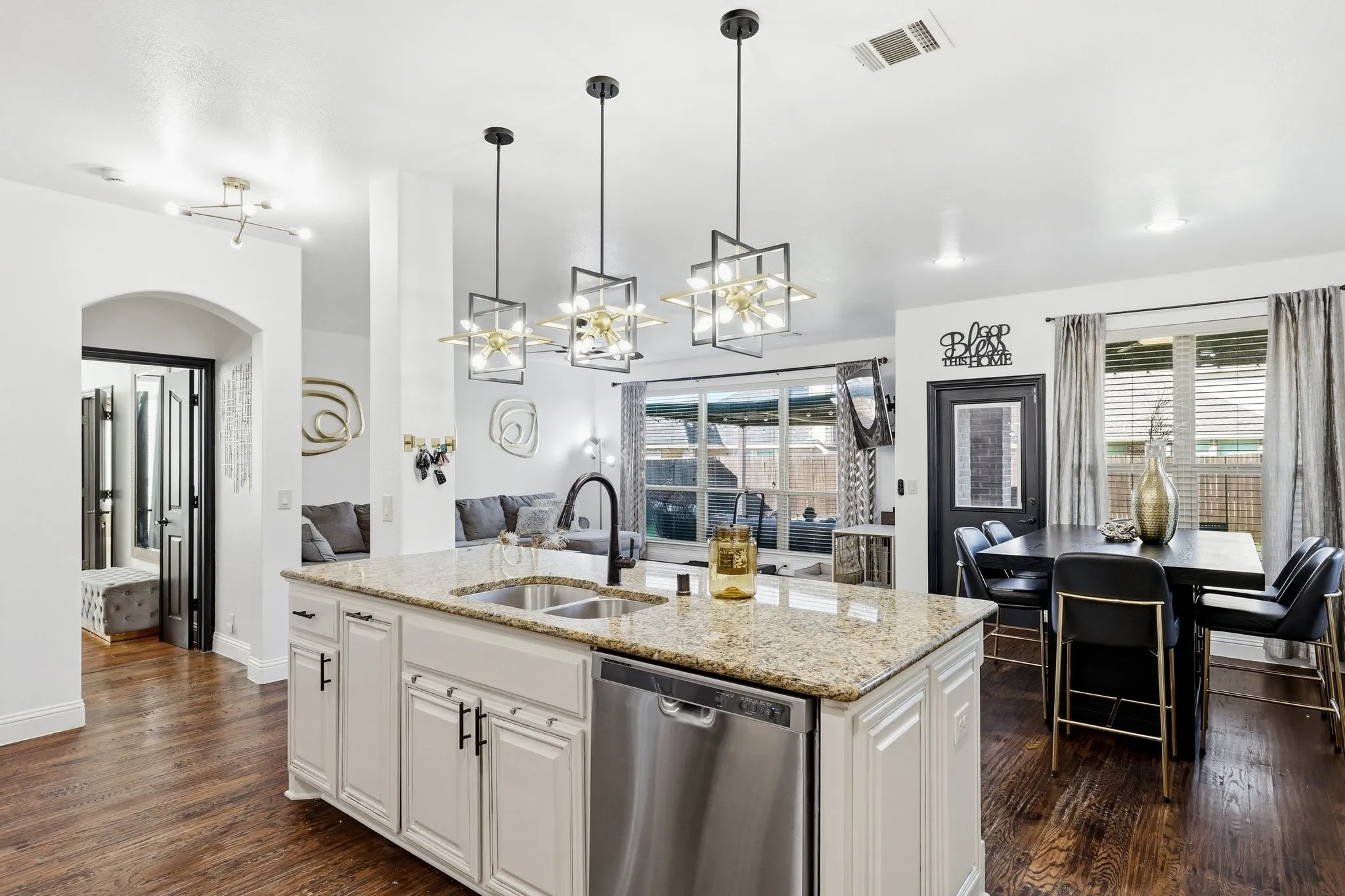 Single Family Residence For Sale in Denton County , 1721 Whistler Drive, Little Elm, Texas 75068, 4 Bedroom, 3 Bathroom, 2 Garage spaces, 3,027 Sqft, built in 2016, mls#21408572, Real Estate Agent in Little Elm, Homes For Sale in Denton county, Homes For Sale in Little Elm, Realtor in Little Elm Texas, Real Estate Brokerage Independent Realty Texas, Luminita Cordes Realtor
