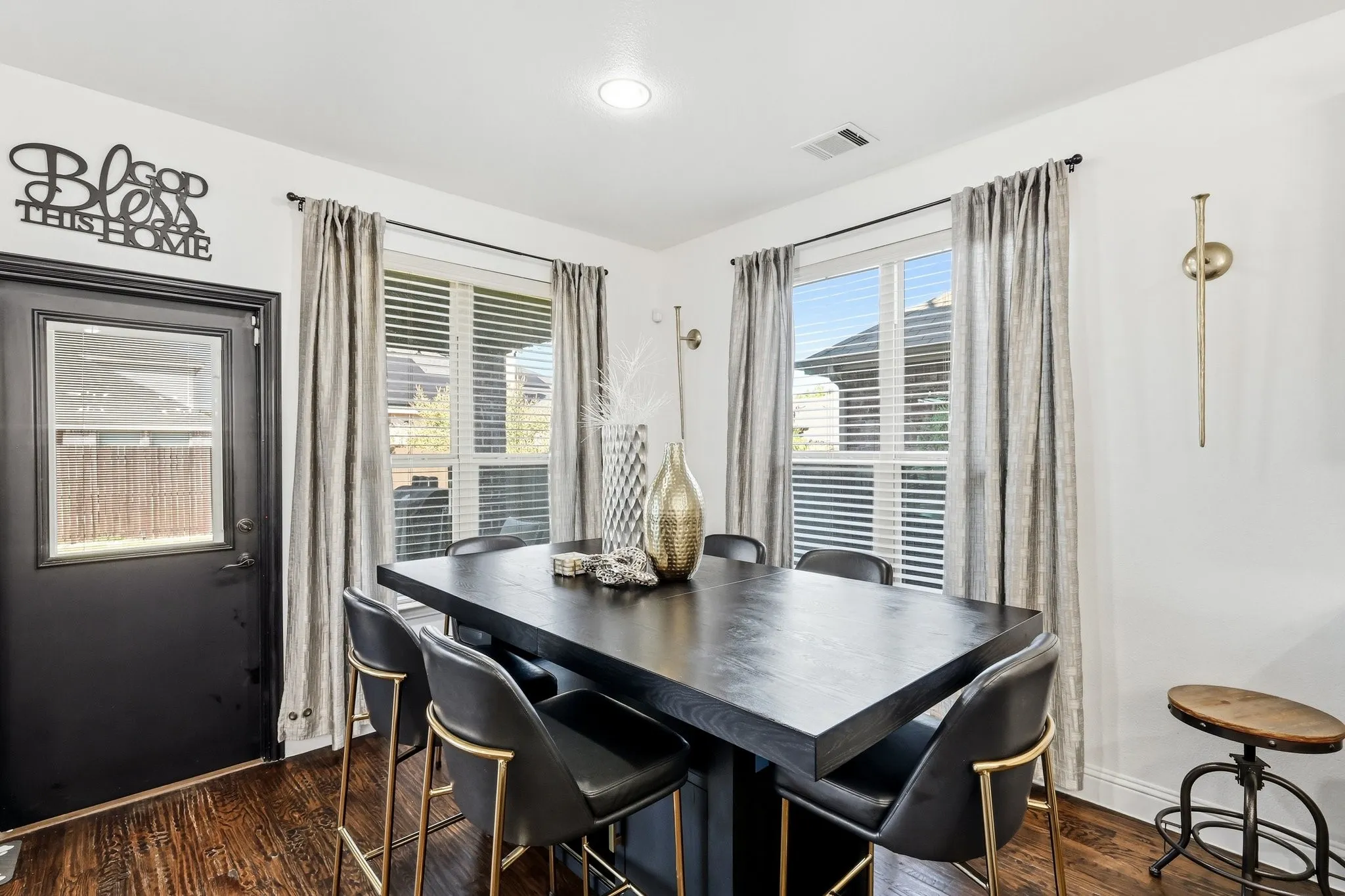 Single Family Residence For Sale in Denton County , 1721 Whistler Drive, Little Elm, Texas 75068, 4 Bedroom, 3 Bathroom, 2 Garage spaces, 3,027 Sqft, built in 2016, mls#21408572, Real Estate Agent in Little Elm, Homes For Sale in Denton county, Homes For Sale in Little Elm, Realtor in Little Elm Texas, Real Estate Brokerage Independent Realty Texas, Luminita Cordes Realtor