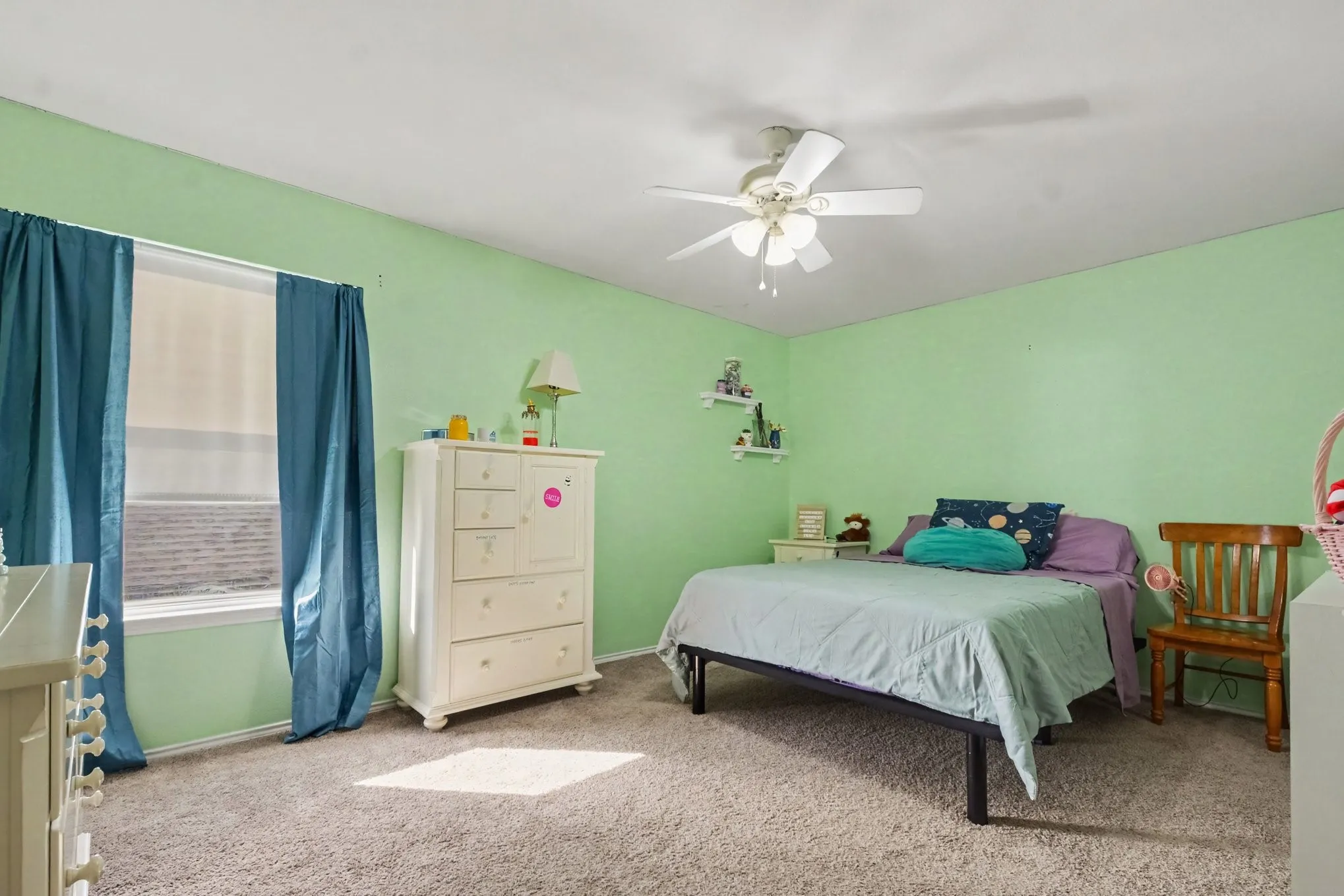 Guest Bedroom upstairs 12x14 with walk in closet