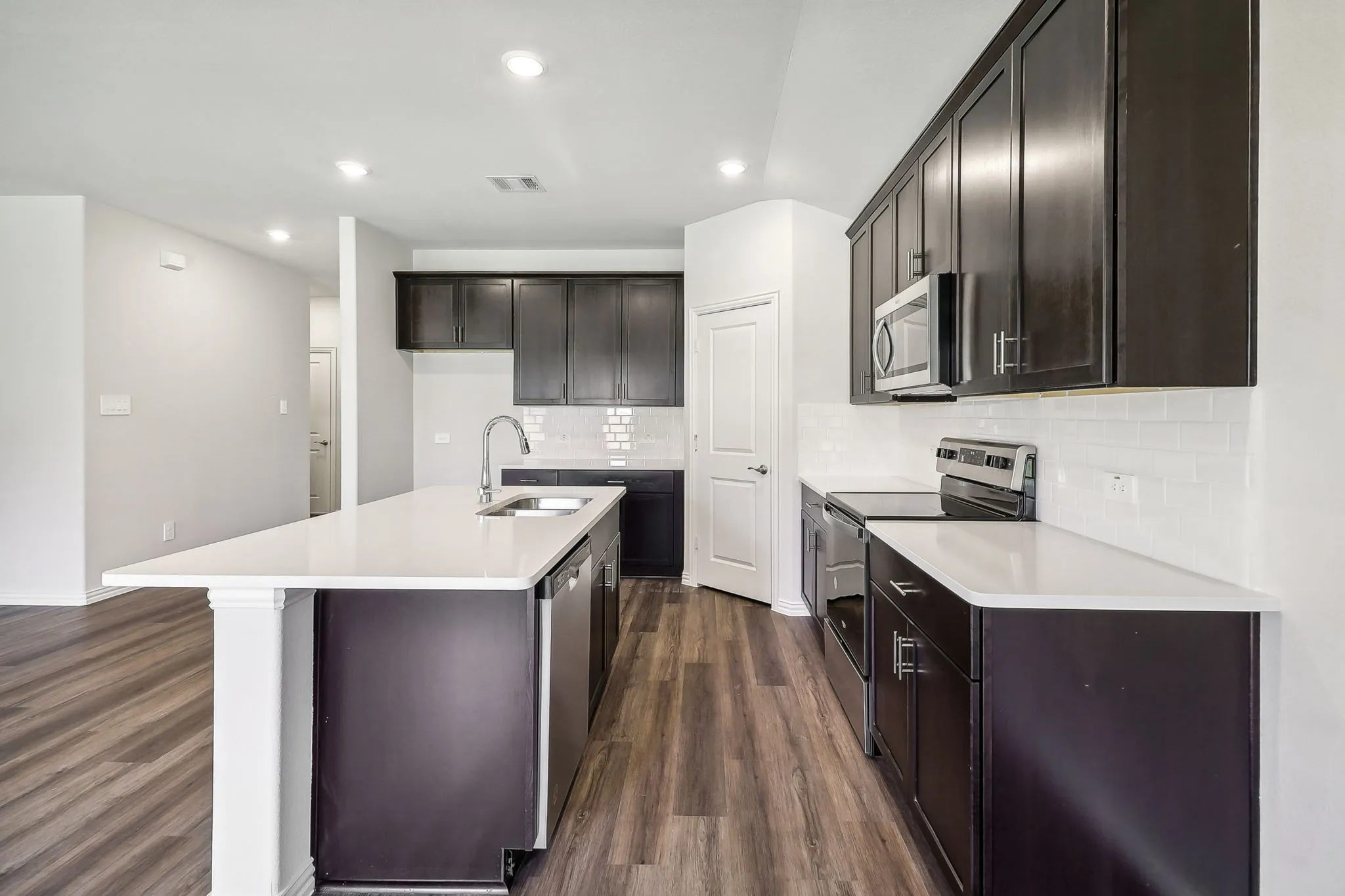 Single Family Residence For Rent in Grayson County , 2124 Gustavus Drive, Sherman, Texas 75092, 3 Bedroom, 2 Bathroom, 2 Garage spaces, 1,659 Sqft, built in 2024, mls#21407757, Real Estate Agent in Sherman, Homes For Rent in Grayson county, Homes For Rent in Sherman, Realtor in Sherman Texas, Real Estate Brokerage Independent Realty Texas, Luminita Cordes Realtor
