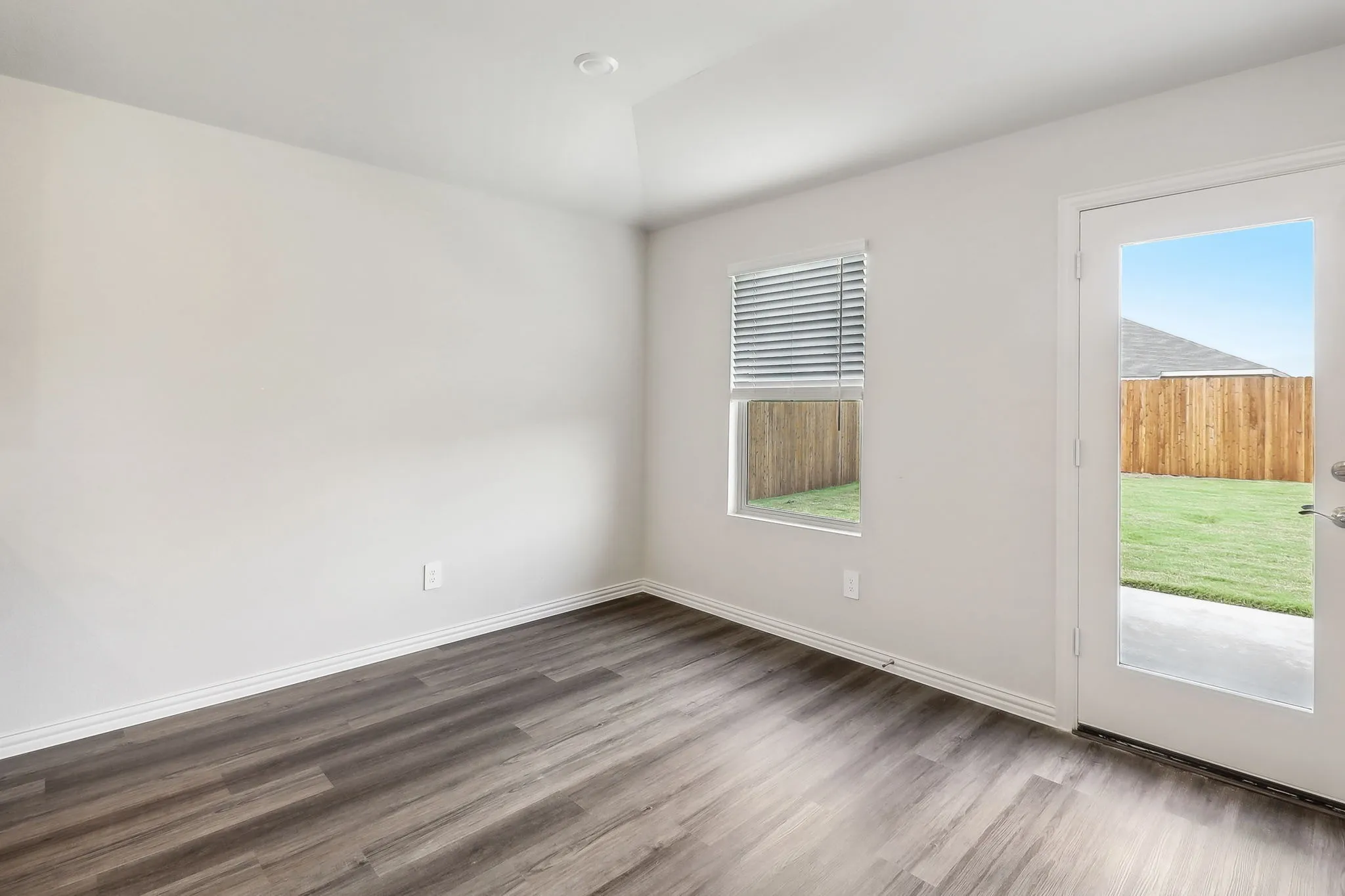Single Family Residence For Rent in Grayson County , 2124 Gustavus Drive, Sherman, Texas 75092, 3 Bedroom, 2 Bathroom, 2 Garage spaces, 1,659 Sqft, built in 2024, mls#21407757, Real Estate Agent in Sherman, Homes For Rent in Grayson county, Homes For Rent in Sherman, Realtor in Sherman Texas, Real Estate Brokerage Independent Realty Texas, Luminita Cordes Realtor