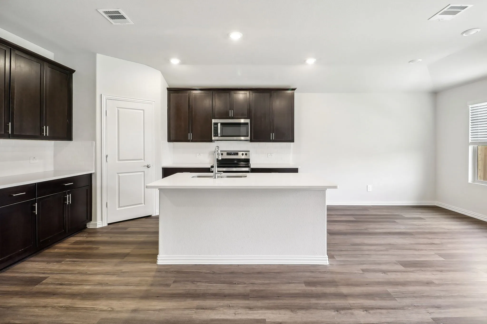 Single Family Residence For Rent in Grayson County , 2124 Gustavus Drive, Sherman, Texas 75092, 3 Bedroom, 2 Bathroom, 2 Garage spaces, 1,659 Sqft, built in 2024, mls#21407757, Real Estate Agent in Sherman, Homes For Rent in Grayson county, Homes For Rent in Sherman, Realtor in Sherman Texas, Real Estate Brokerage Independent Realty Texas, Luminita Cordes Realtor