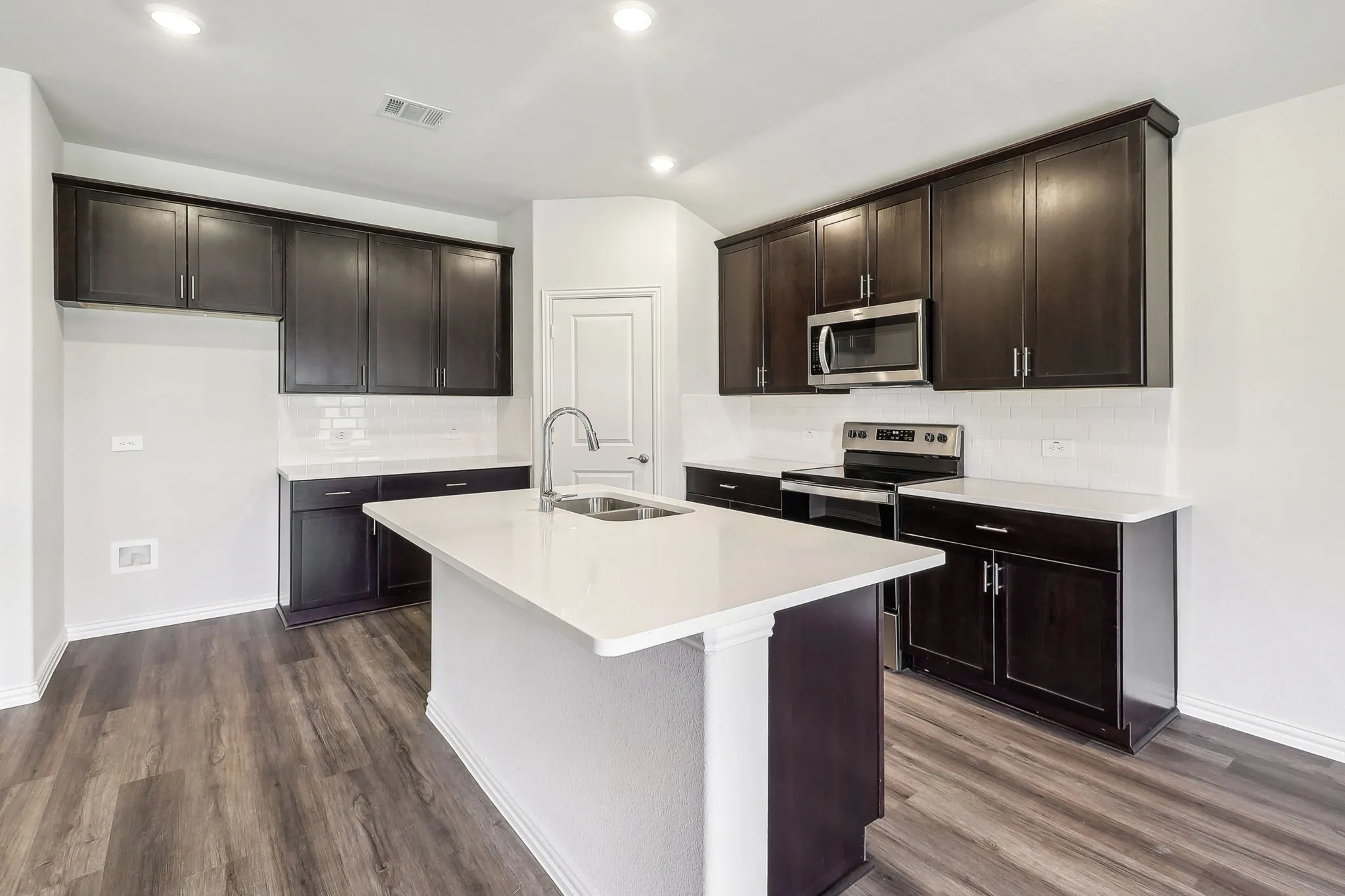 Single Family Residence For Rent in Grayson County , 2124 Gustavus Drive, Sherman, Texas 75092, 3 Bedroom, 2 Bathroom, 2 Garage spaces, 1,659 Sqft, built in 2024, mls#21407757, Real Estate Agent in Sherman, Homes For Rent in Grayson county, Homes For Rent in Sherman, Realtor in Sherman Texas, Real Estate Brokerage Independent Realty Texas, Luminita Cordes Realtor