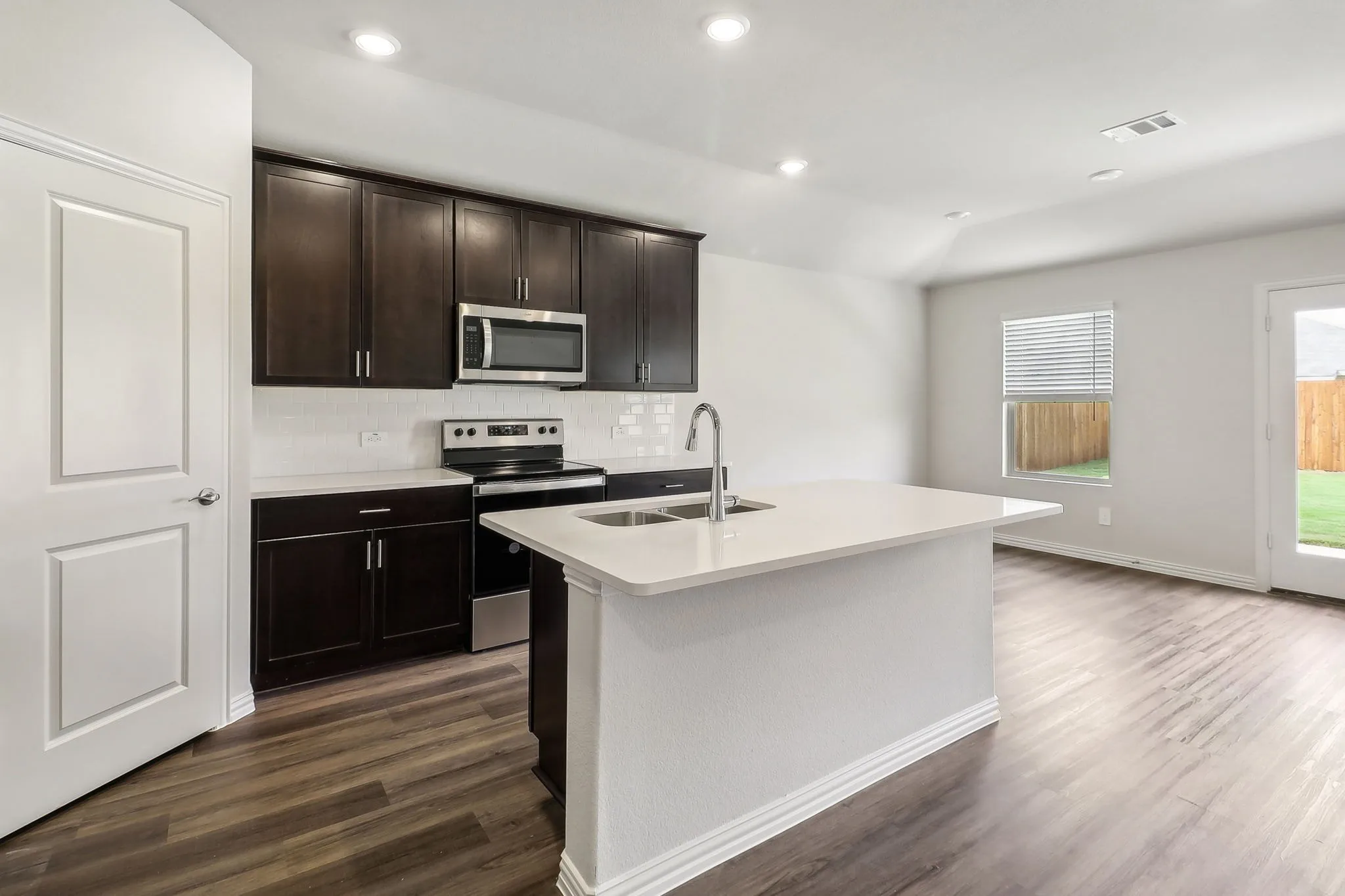 Single Family Residence For Rent in Grayson County , 2124 Gustavus Drive, Sherman, Texas 75092, 3 Bedroom, 2 Bathroom, 2 Garage spaces, 1,659 Sqft, built in 2024, mls#21407757, Real Estate Agent in Sherman, Homes For Rent in Grayson county, Homes For Rent in Sherman, Realtor in Sherman Texas, Real Estate Brokerage Independent Realty Texas, Luminita Cordes Realtor