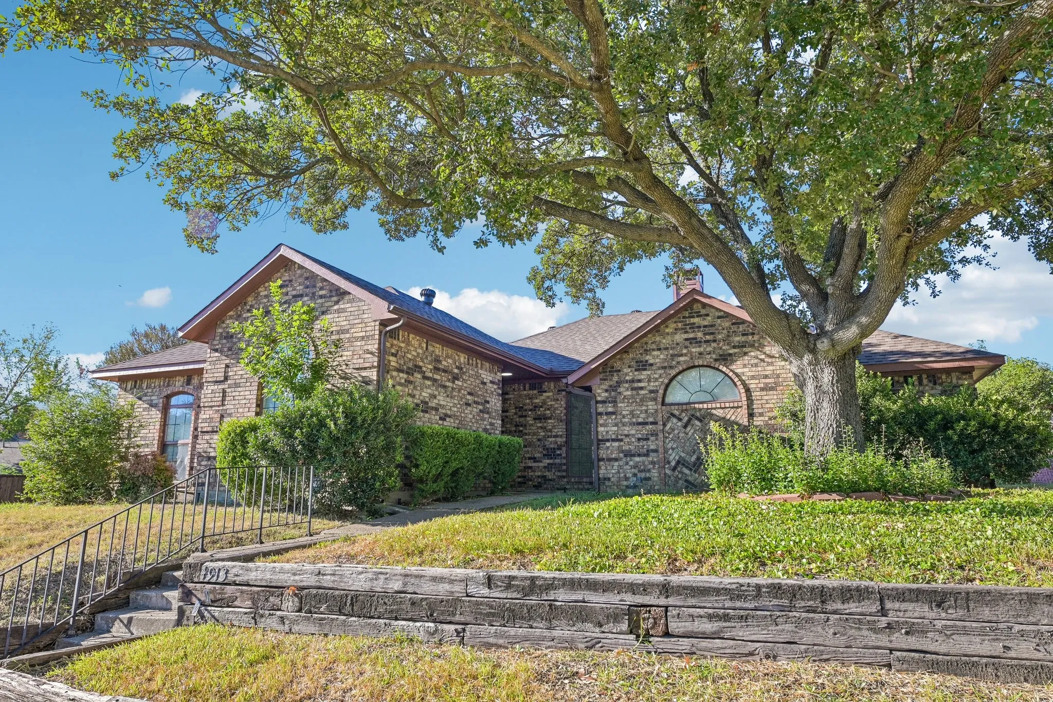 Single Family Residence For Sale in Dallas County , 4913 Van Ness Street, Garland, Texas 75043, 3 Bedroom, 2 Bathroom, 2 Garage spaces, 1,851 Sqft, built in 1985, mls#21408268, Real Estate Agent in Garland, Homes For Sale in Dallas county, Homes For Sale in Garland, Realtor in Garland Texas, Real Estate Brokerage Independent Realty Texas, Luminita Cordes Realtor
