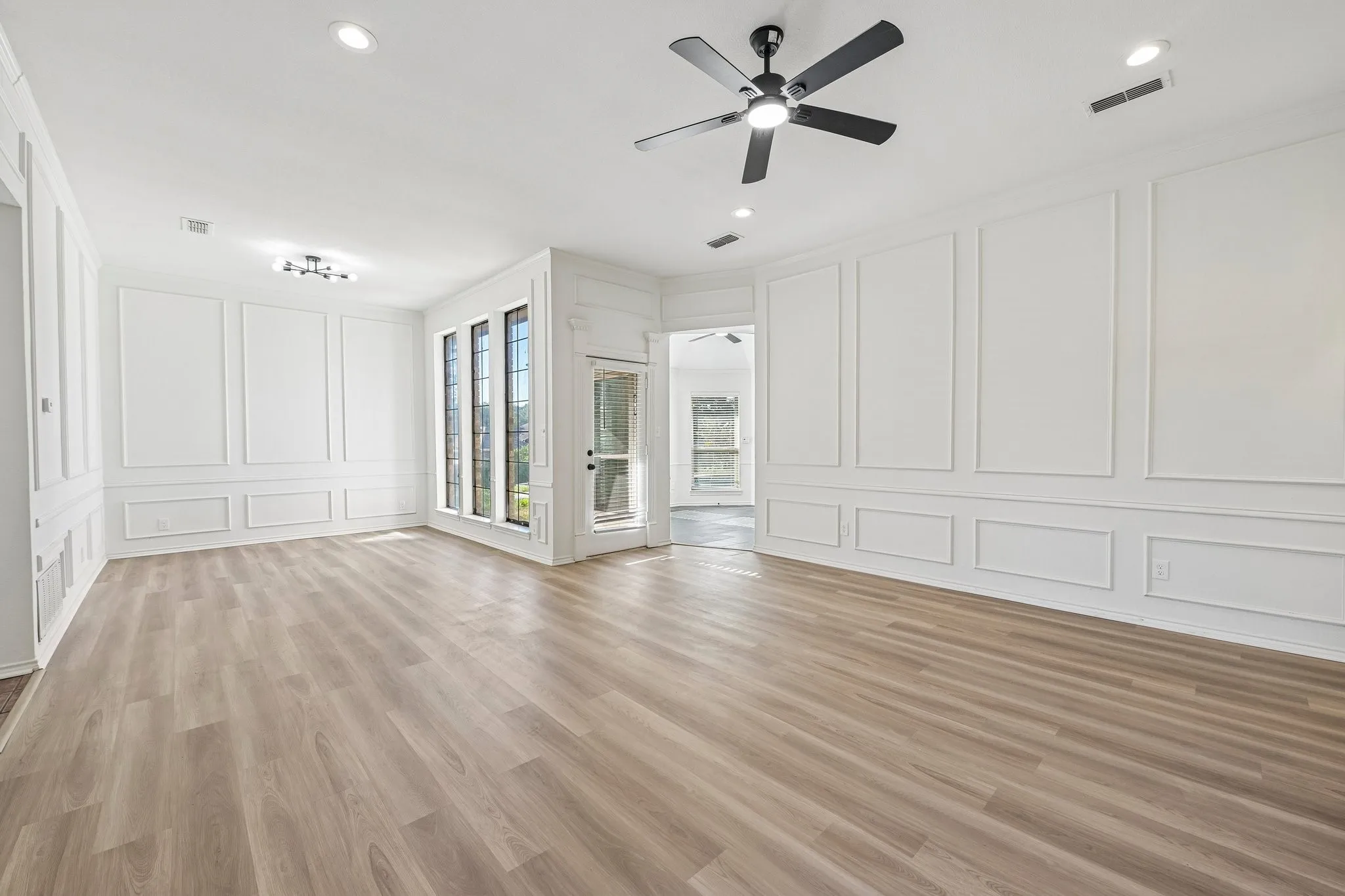 Single Family Residence For Sale in Dallas County , 4913 Van Ness Street, Garland, Texas 75043, 3 Bedroom, 2 Bathroom, 2 Garage spaces, 1,851 Sqft, built in 1985, mls#21408268, Real Estate Agent in Garland, Homes For Sale in Dallas county, Homes For Sale in Garland, Realtor in Garland Texas, Real Estate Brokerage Independent Realty Texas, Luminita Cordes Realtor