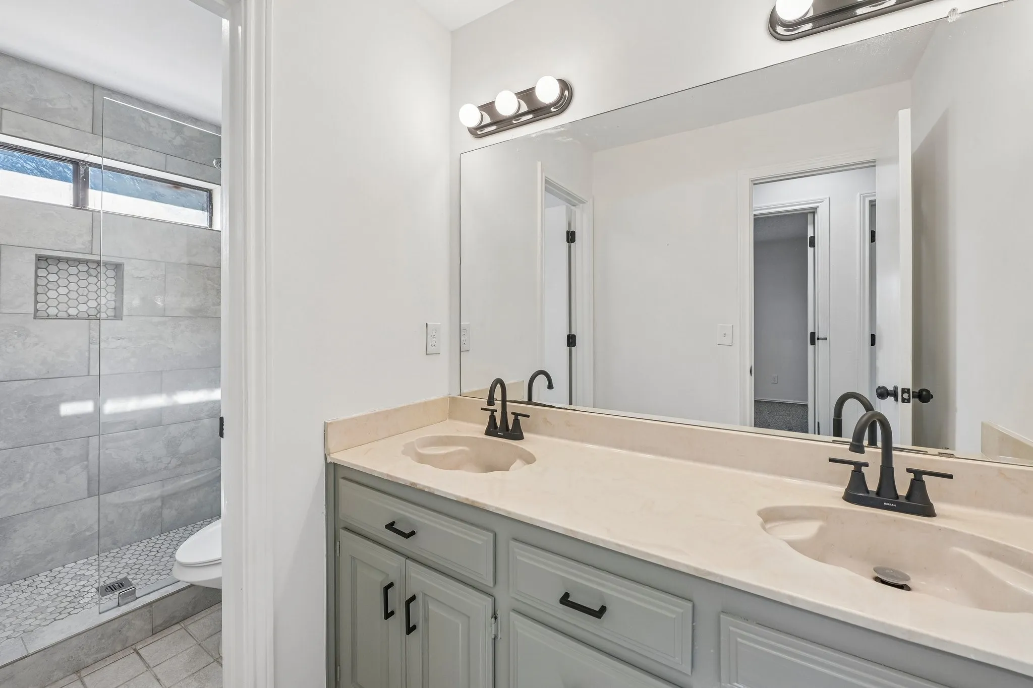 Single Family Residence For Sale in Dallas County , 4913 Van Ness Street, Garland, Texas 75043, 3 Bedroom, 2 Bathroom, 2 Garage spaces, 1,851 Sqft, built in 1985, mls#21408268, Real Estate Agent in Garland, Homes For Sale in Dallas county, Homes For Sale in Garland, Realtor in Garland Texas, Real Estate Brokerage Independent Realty Texas, Luminita Cordes Realtor