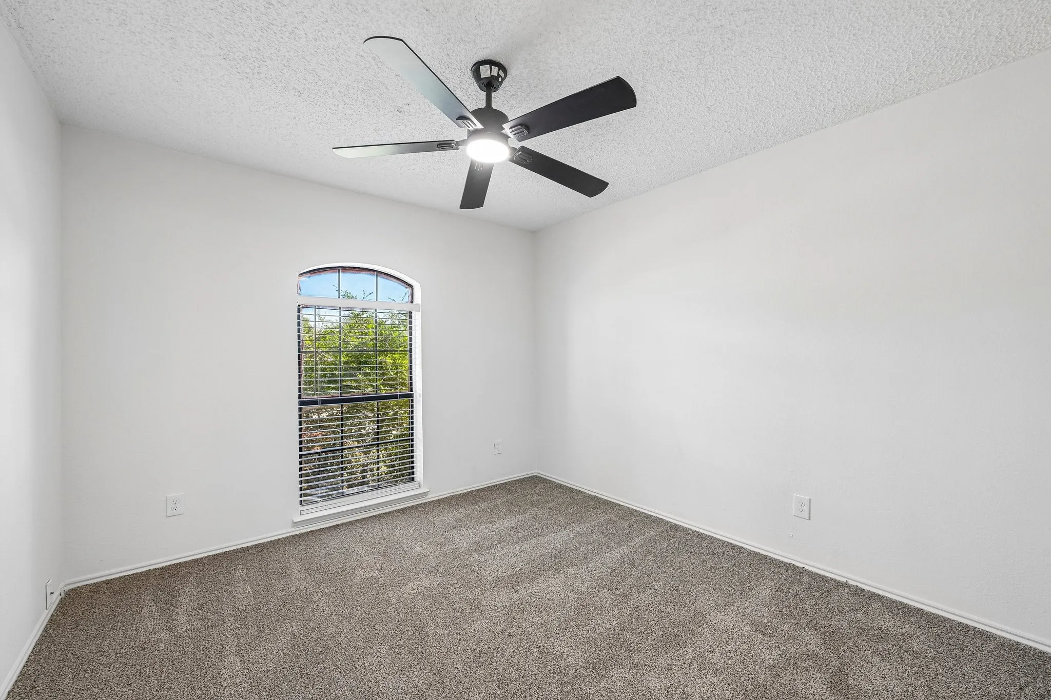 Single Family Residence For Sale in Dallas County , 4913 Van Ness Street, Garland, Texas 75043, 3 Bedroom, 2 Bathroom, 2 Garage spaces, 1,851 Sqft, built in 1985, mls#21408268, Real Estate Agent in Garland, Homes For Sale in Dallas county, Homes For Sale in Garland, Realtor in Garland Texas, Real Estate Brokerage Independent Realty Texas, Luminita Cordes Realtor