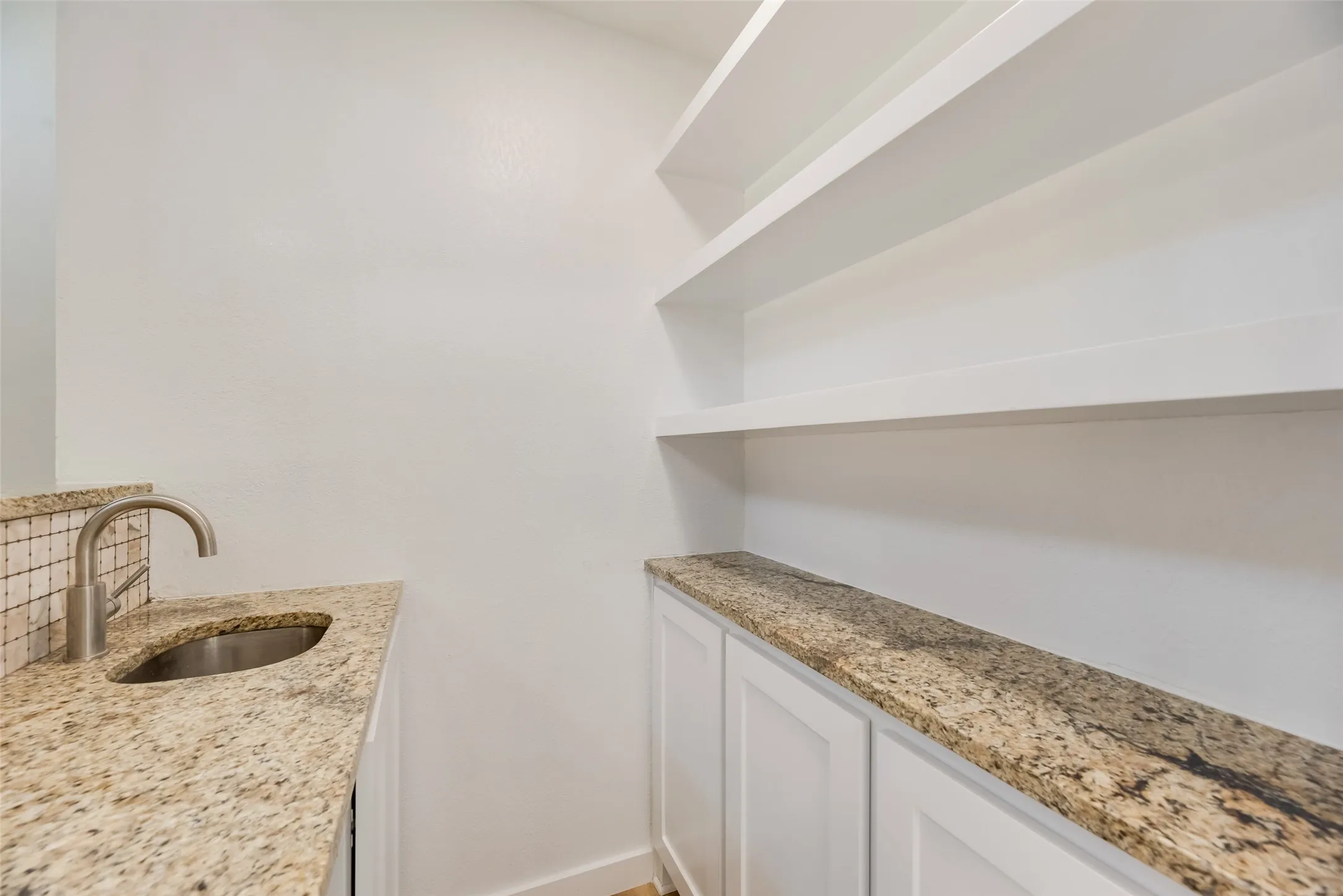Single Family Residence For Sale in Dallas County , 1903 Clemson Drive, Richardson, Texas 75081, 4 Bedroom, 3 Bathroom, 2 Garage spaces, 2,228 Sqft, built in 1977, mls#21407446, Real Estate Agent in Richardson, Homes For Sale in Dallas county, Homes For Sale in Richardson, Realtor in Richardson Texas, Real Estate Brokerage Independent Realty Texas, Luminita Cordes Realtor