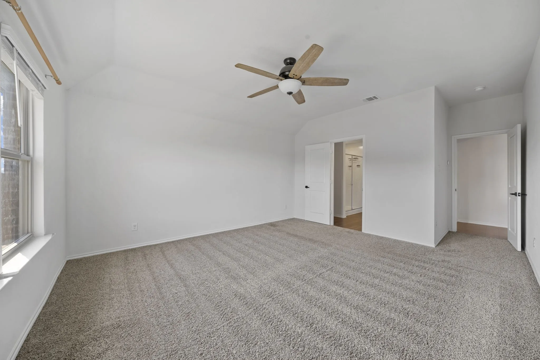 Single Family Residence For Sale in Ellis County , 216 Churchill Court, Waxahachie, Texas 75165, 4 Bedroom, 2 Bathroom, 2 Garage spaces, 1,764 Sqft, built in 2021, mls#21407103, Real Estate Agent in Waxahachie, Homes For Sale in Ellis county, Homes For Sale in Waxahachie, Realtor in Waxahachie Texas, Real Estate Brokerage Independent Realty Texas, Luminita Cordes Realtor