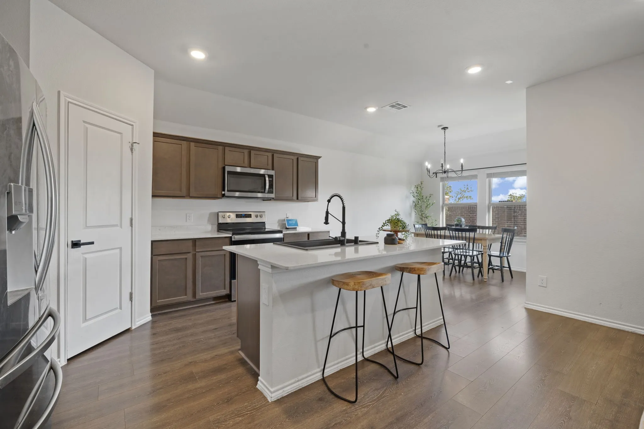 Single Family Residence For Sale in Ellis County , 216 Churchill Court, Waxahachie, Texas 75165, 4 Bedroom, 2 Bathroom, 2 Garage spaces, 1,764 Sqft, built in 2021, mls#21407103, Real Estate Agent in Waxahachie, Homes For Sale in Ellis county, Homes For Sale in Waxahachie, Realtor in Waxahachie Texas, Real Estate Brokerage Independent Realty Texas, Luminita Cordes Realtor