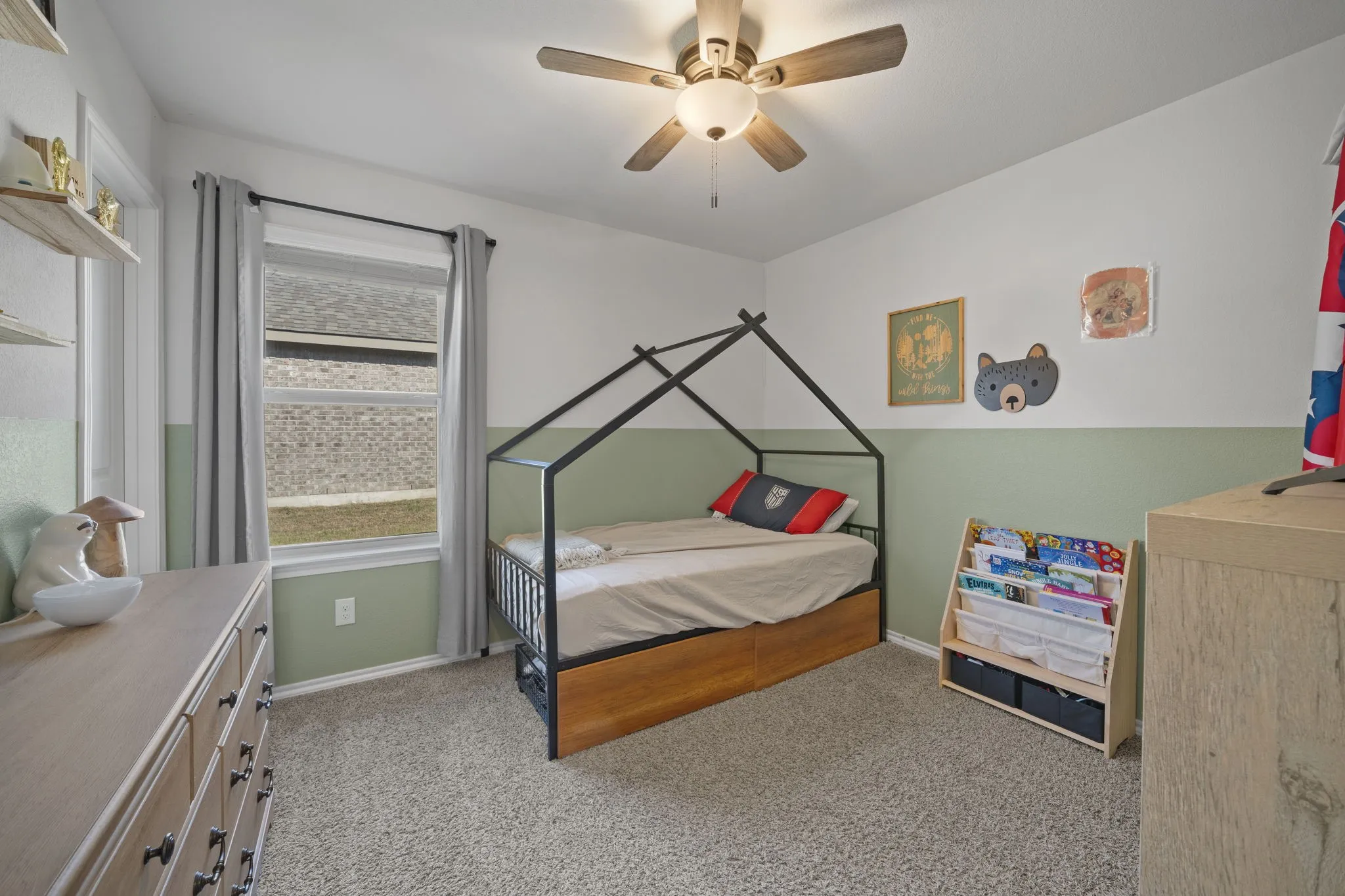 Single Family Residence For Sale in Ellis County , 216 Churchill Court, Waxahachie, Texas 75165, 4 Bedroom, 2 Bathroom, 2 Garage spaces, 1,764 Sqft, built in 2021, mls#21407103, Real Estate Agent in Waxahachie, Homes For Sale in Ellis county, Homes For Sale in Waxahachie, Realtor in Waxahachie Texas, Real Estate Brokerage Independent Realty Texas, Luminita Cordes Realtor