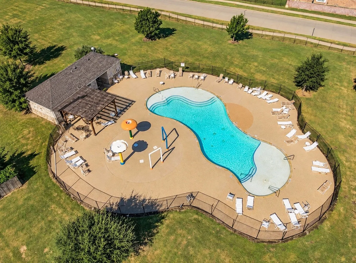 Single Family Residence For Sale in Ellis County , 216 Churchill Court, Waxahachie, Texas 75165, 4 Bedroom, 2 Bathroom, 2 Garage spaces, 1,764 Sqft, built in 2021, mls#21407103, Real Estate Agent in Waxahachie, Homes For Sale in Ellis county, Homes For Sale in Waxahachie, Realtor in Waxahachie Texas, Real Estate Brokerage Independent Realty Texas, Luminita Cordes Realtor