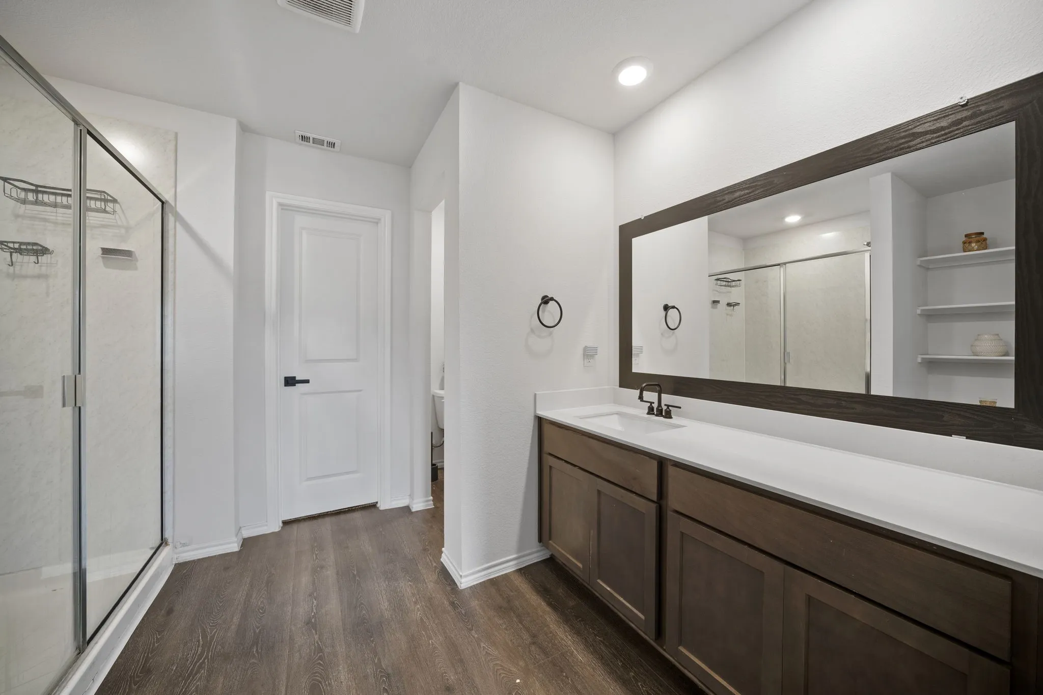 Single Family Residence For Sale in Ellis County , 216 Churchill Court, Waxahachie, Texas 75165, 4 Bedroom, 2 Bathroom, 2 Garage spaces, 1,764 Sqft, built in 2021, mls#21407103, Real Estate Agent in Waxahachie, Homes For Sale in Ellis county, Homes For Sale in Waxahachie, Realtor in Waxahachie Texas, Real Estate Brokerage Independent Realty Texas, Luminita Cordes Realtor