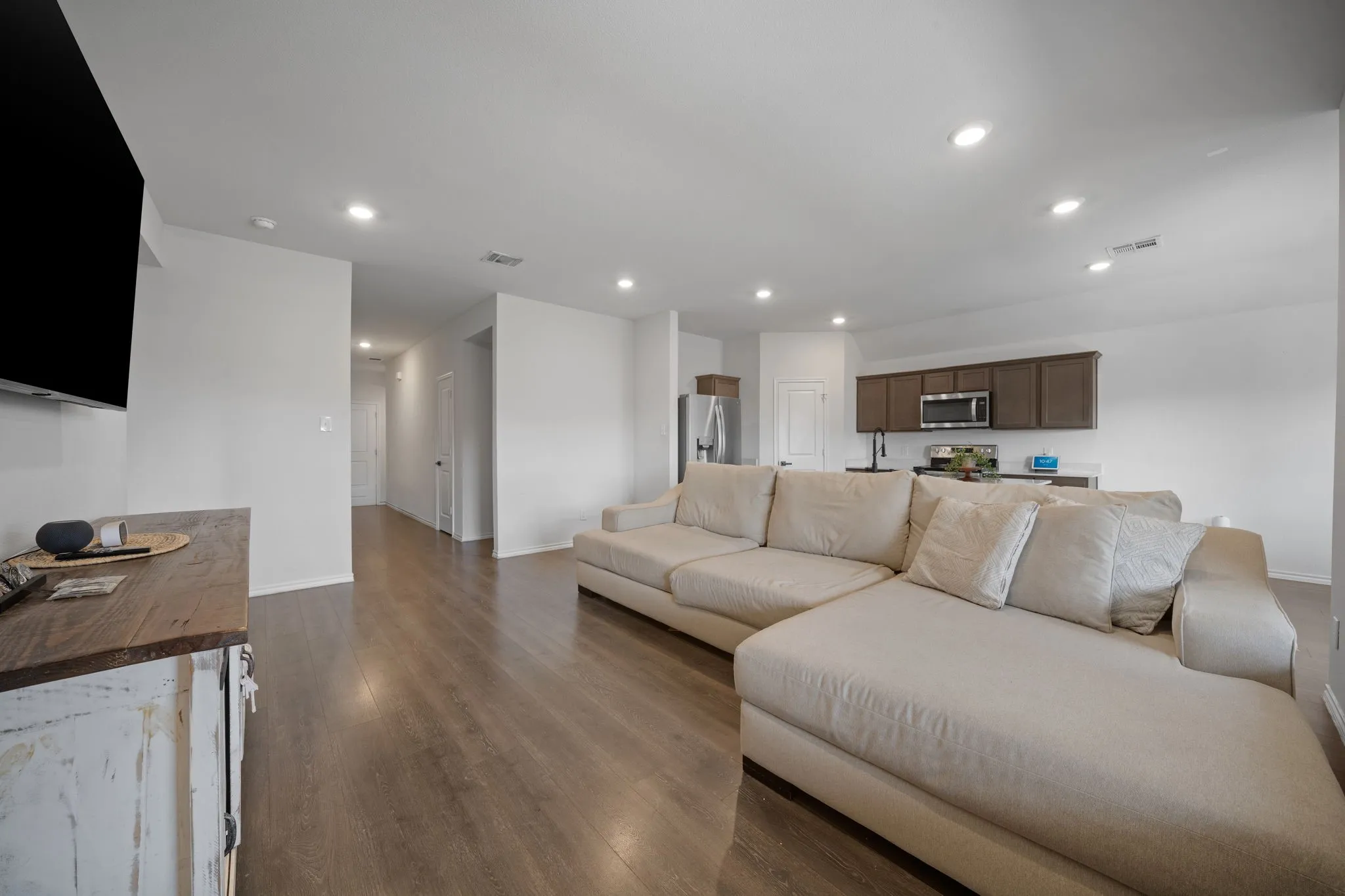 Single Family Residence For Sale in Ellis County , 216 Churchill Court, Waxahachie, Texas 75165, 4 Bedroom, 2 Bathroom, 2 Garage spaces, 1,764 Sqft, built in 2021, mls#21407103, Real Estate Agent in Waxahachie, Homes For Sale in Ellis county, Homes For Sale in Waxahachie, Realtor in Waxahachie Texas, Real Estate Brokerage Independent Realty Texas, Luminita Cordes Realtor