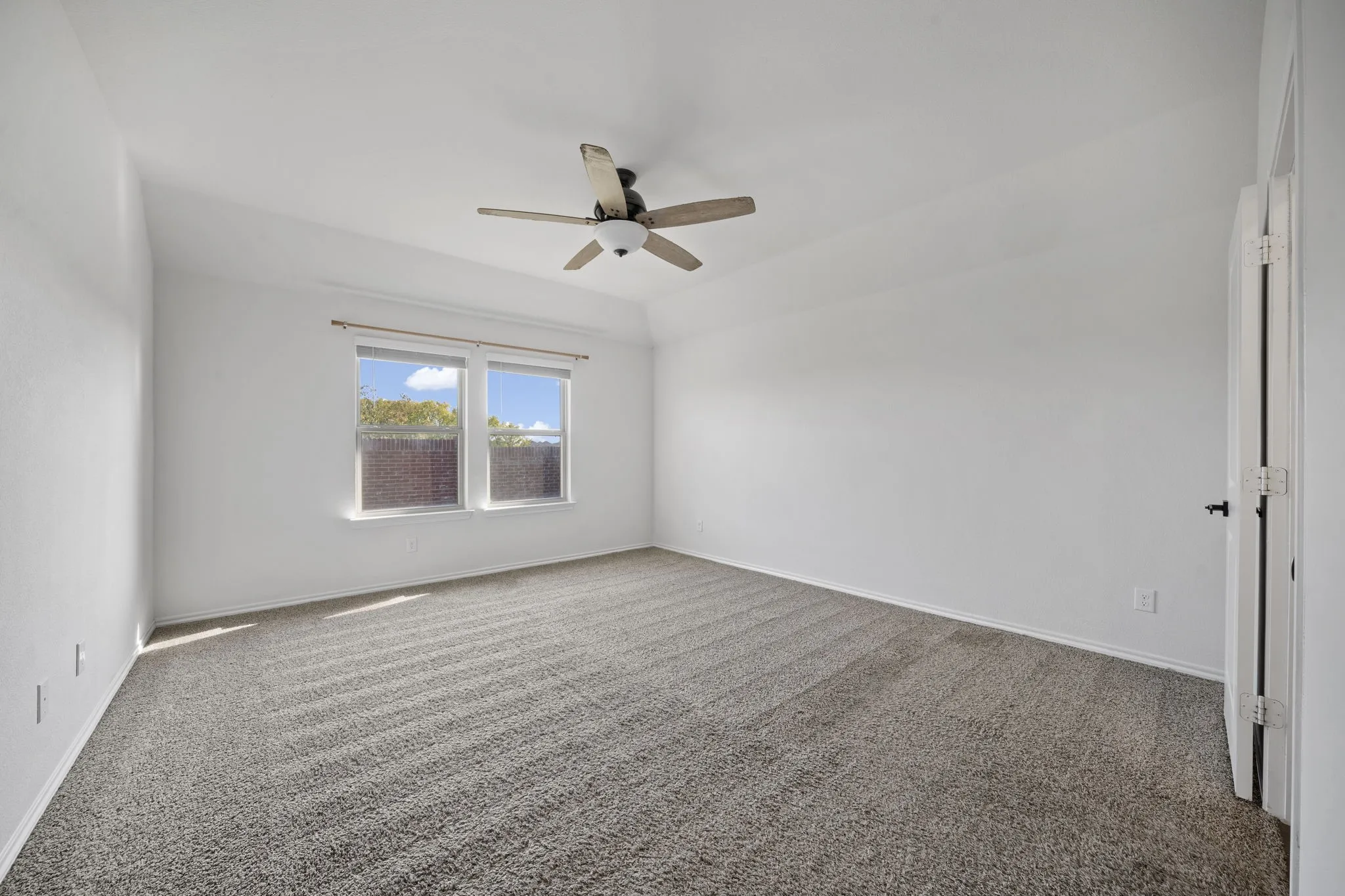 Single Family Residence For Sale in Ellis County , 216 Churchill Court, Waxahachie, Texas 75165, 4 Bedroom, 2 Bathroom, 2 Garage spaces, 1,764 Sqft, built in 2021, mls#21407103, Real Estate Agent in Waxahachie, Homes For Sale in Ellis county, Homes For Sale in Waxahachie, Realtor in Waxahachie Texas, Real Estate Brokerage Independent Realty Texas, Luminita Cordes Realtor