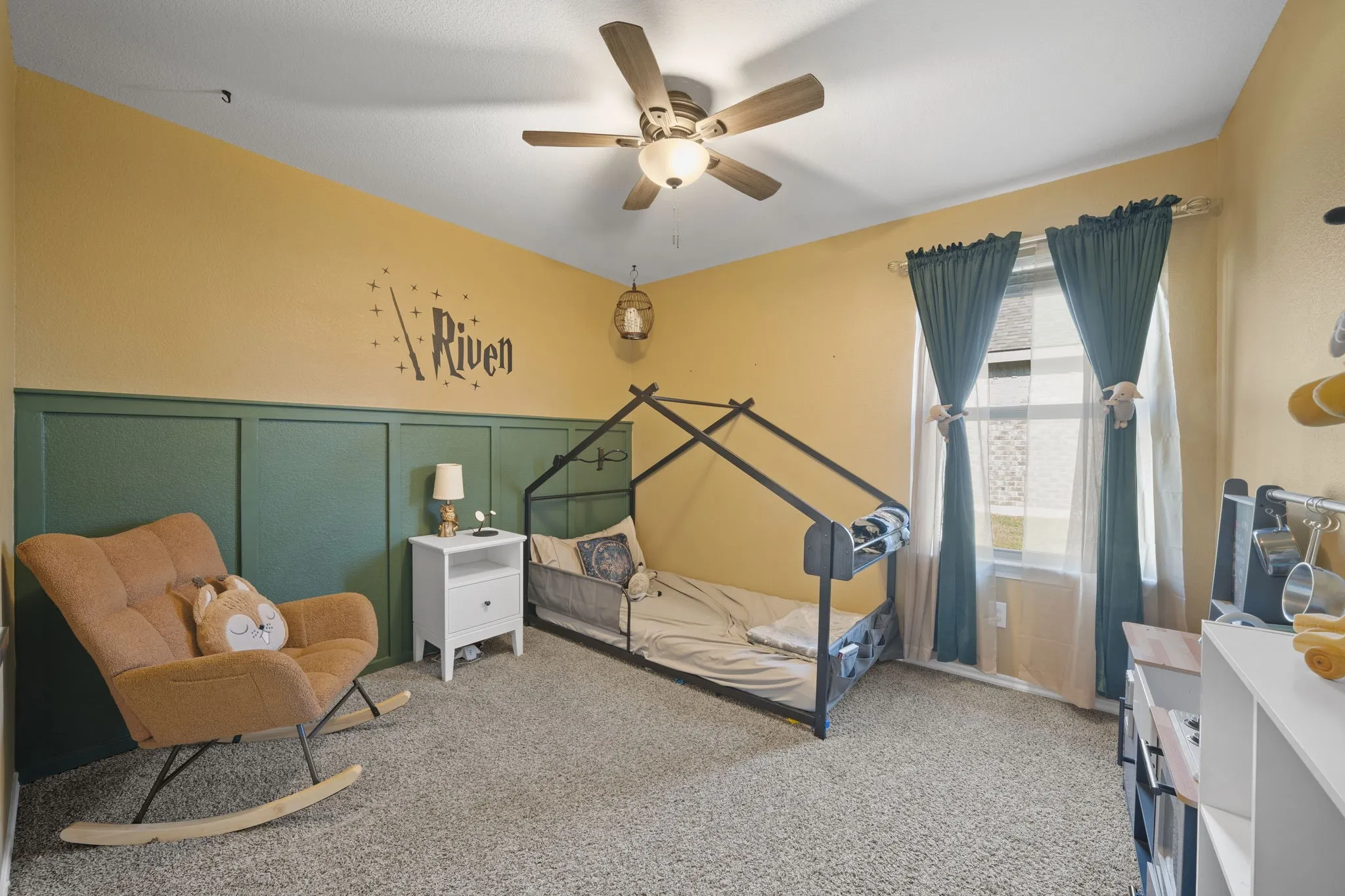 Single Family Residence For Sale in Ellis County , 216 Churchill Court, Waxahachie, Texas 75165, 4 Bedroom, 2 Bathroom, 2 Garage spaces, 1,764 Sqft, built in 2021, mls#21407103, Real Estate Agent in Waxahachie, Homes For Sale in Ellis county, Homes For Sale in Waxahachie, Realtor in Waxahachie Texas, Real Estate Brokerage Independent Realty Texas, Luminita Cordes Realtor