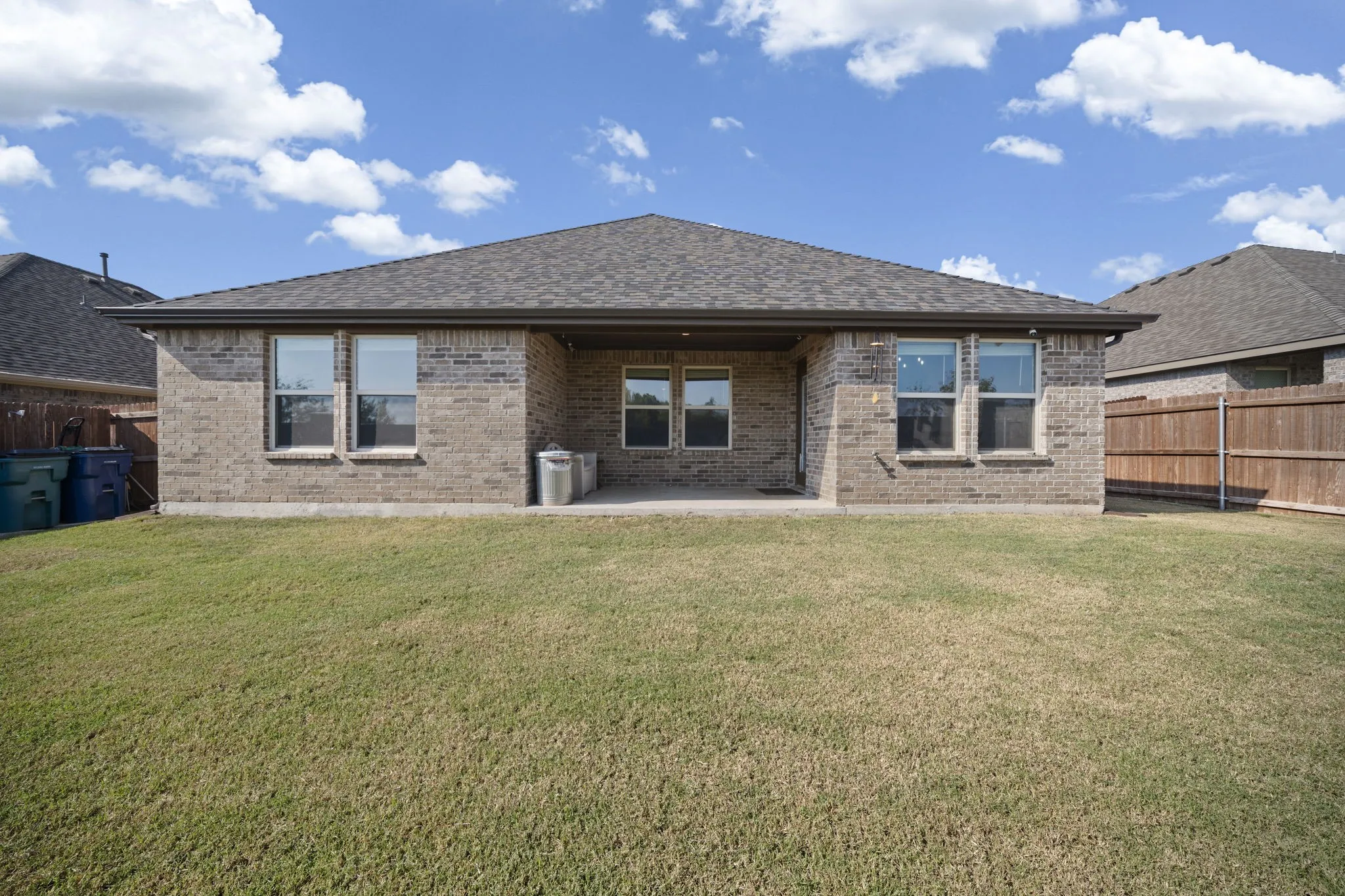 Single Family Residence For Sale in Ellis County , 216 Churchill Court, Waxahachie, Texas 75165, 4 Bedroom, 2 Bathroom, 2 Garage spaces, 1,764 Sqft, built in 2021, mls#21407103, Real Estate Agent in Waxahachie, Homes For Sale in Ellis county, Homes For Sale in Waxahachie, Realtor in Waxahachie Texas, Real Estate Brokerage Independent Realty Texas, Luminita Cordes Realtor