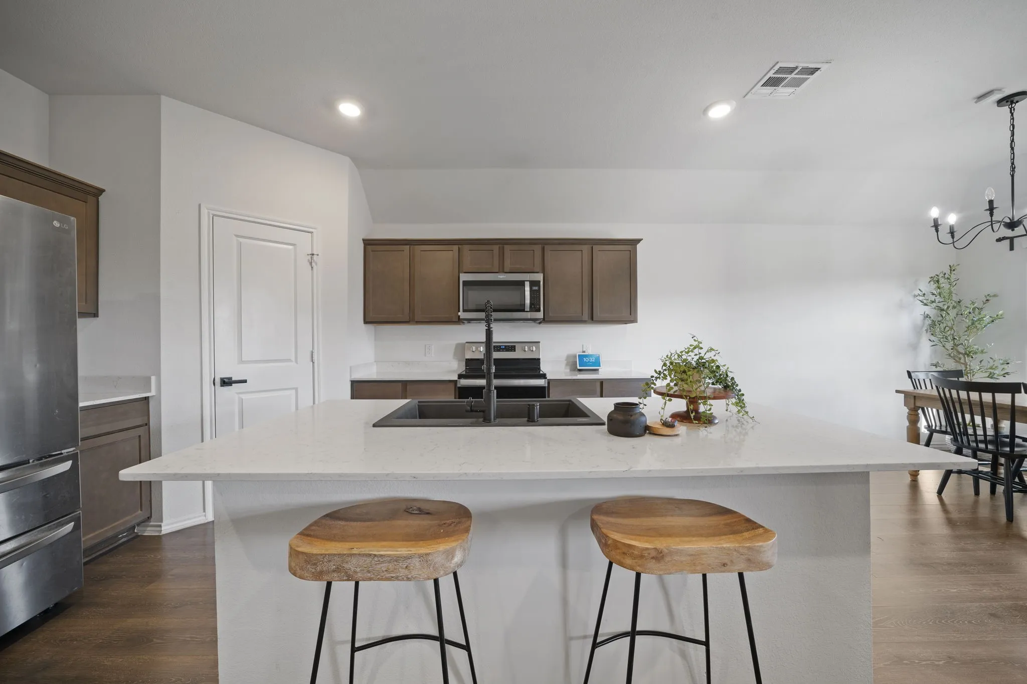 Single Family Residence For Sale in Ellis County , 216 Churchill Court, Waxahachie, Texas 75165, 4 Bedroom, 2 Bathroom, 2 Garage spaces, 1,764 Sqft, built in 2021, mls#21407103, Real Estate Agent in Waxahachie, Homes For Sale in Ellis county, Homes For Sale in Waxahachie, Realtor in Waxahachie Texas, Real Estate Brokerage Independent Realty Texas, Luminita Cordes Realtor