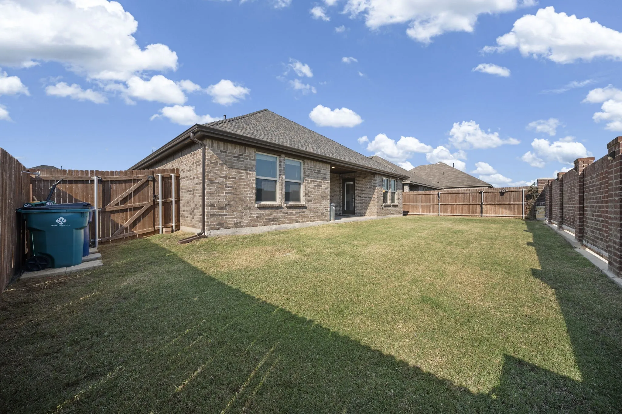 Single Family Residence For Sale in Ellis County , 216 Churchill Court, Waxahachie, Texas 75165, 4 Bedroom, 2 Bathroom, 2 Garage spaces, 1,764 Sqft, built in 2021, mls#21407103, Real Estate Agent in Waxahachie, Homes For Sale in Ellis county, Homes For Sale in Waxahachie, Realtor in Waxahachie Texas, Real Estate Brokerage Independent Realty Texas, Luminita Cordes Realtor