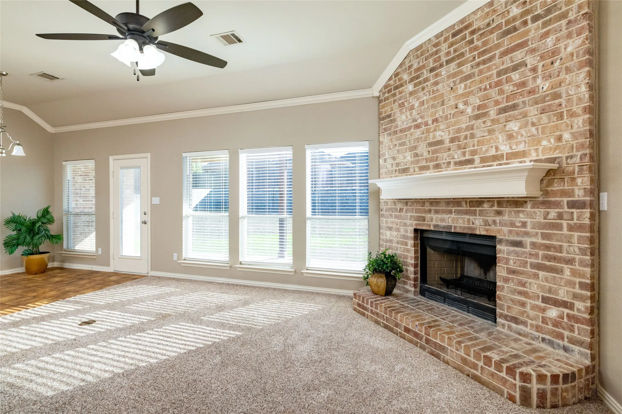 Single Family Residence For Sale in Parker County , 1505 Stetson Drive, Weatherford, Texas 76087, 4 Bedroom, 2 Bathroom, 2 Garage spaces, 1,881 Sqft, built in 2009, mls#21407594, Real Estate Agent in Weatherford, Homes For Sale in Parker county, Homes For Sale in Weatherford, Realtor in Weatherford Texas, Real Estate Brokerage Independent Realty Texas, Luminita Cordes Realtor
