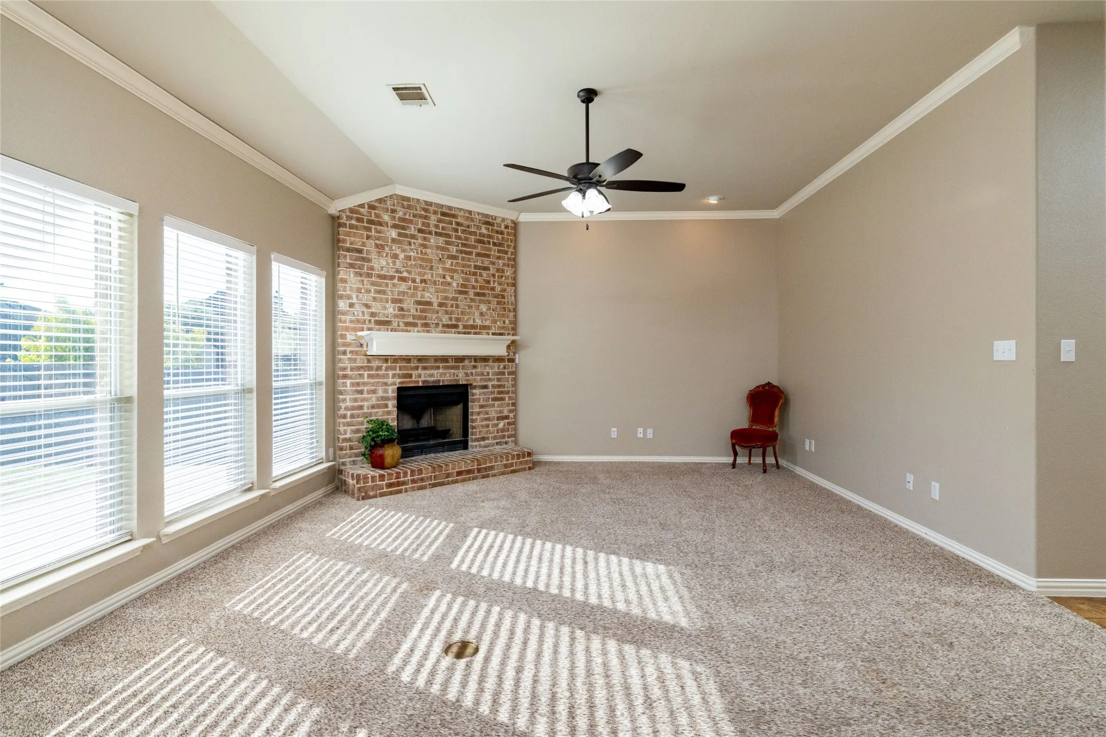 Single Family Residence For Sale in Parker County , 1505 Stetson Drive, Weatherford, Texas 76087, 4 Bedroom, 2 Bathroom, 2 Garage spaces, 1,881 Sqft, built in 2009, mls#21407594, Real Estate Agent in Weatherford, Homes For Sale in Parker county, Homes For Sale in Weatherford, Realtor in Weatherford Texas, Real Estate Brokerage Independent Realty Texas, Luminita Cordes Realtor