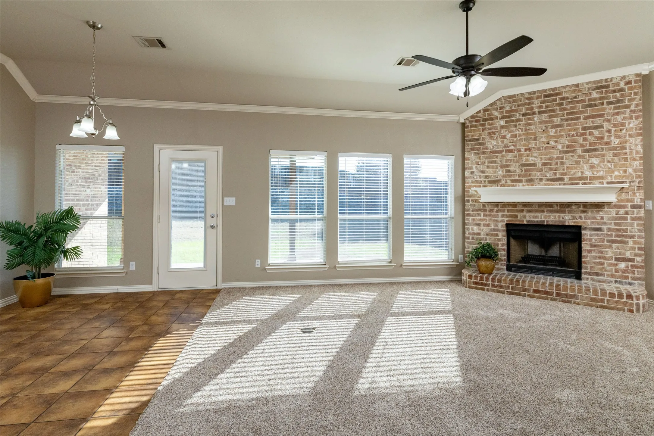 Single Family Residence For Sale in Parker County , 1505 Stetson Drive, Weatherford, Texas 76087, 4 Bedroom, 2 Bathroom, 2 Garage spaces, 1,881 Sqft, built in 2009, mls#21407594, Real Estate Agent in Weatherford, Homes For Sale in Parker county, Homes For Sale in Weatherford, Realtor in Weatherford Texas, Real Estate Brokerage Independent Realty Texas, Luminita Cordes Realtor