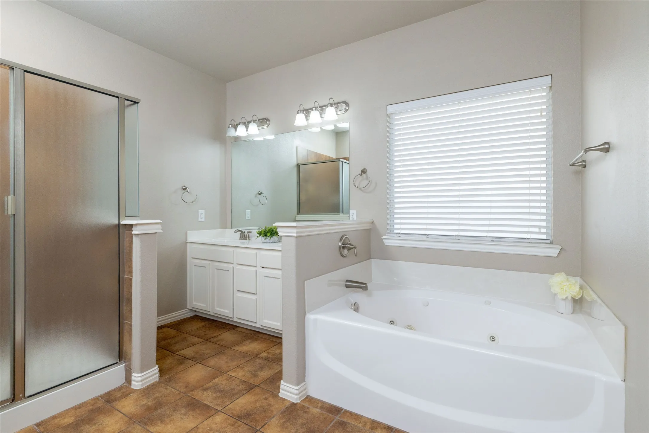 Single Family Residence For Sale in Parker County , 1505 Stetson Drive, Weatherford, Texas 76087, 4 Bedroom, 2 Bathroom, 2 Garage spaces, 1,881 Sqft, built in 2009, mls#21407594, Real Estate Agent in Weatherford, Homes For Sale in Parker county, Homes For Sale in Weatherford, Realtor in Weatherford Texas, Real Estate Brokerage Independent Realty Texas, Luminita Cordes Realtor