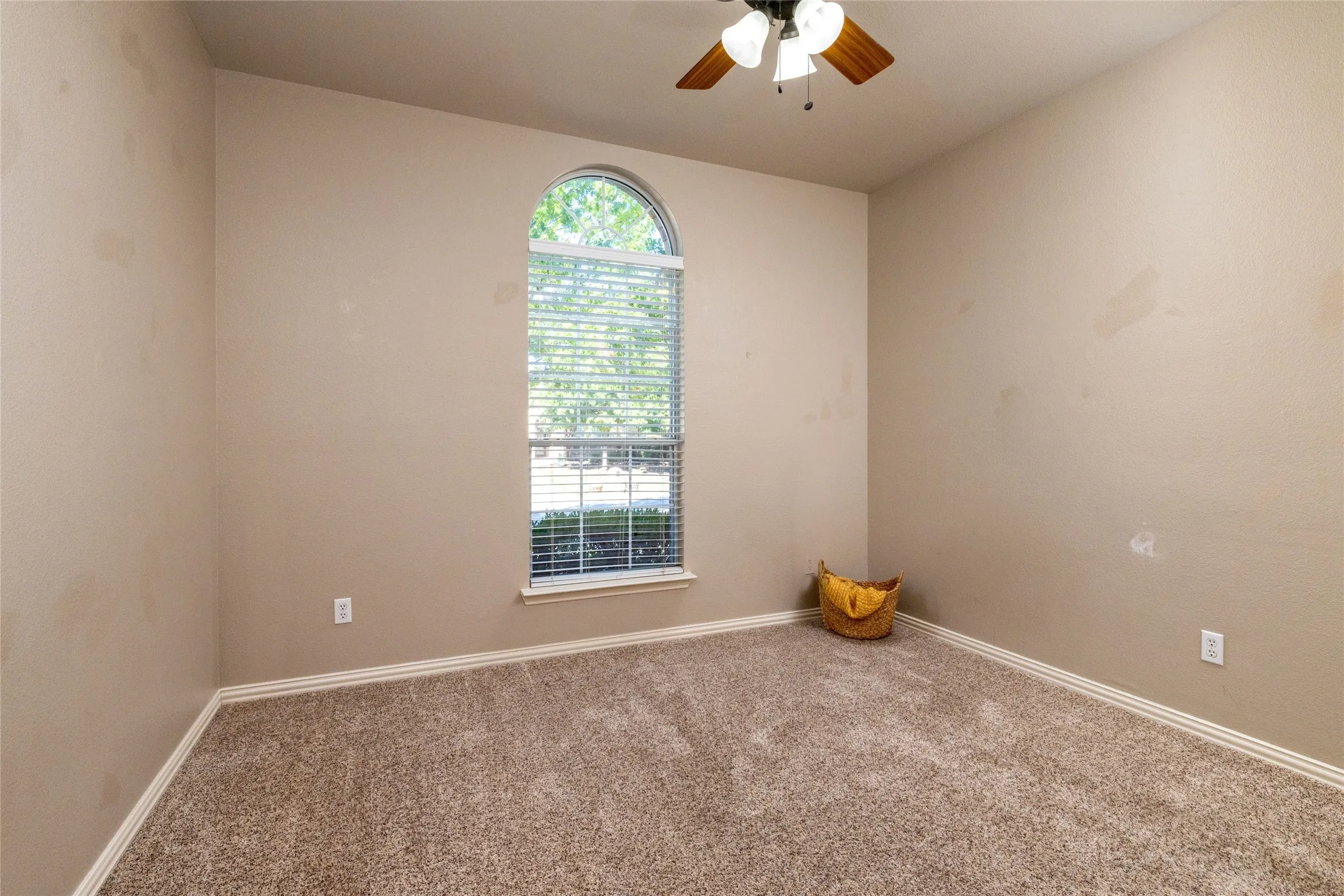 Single Family Residence For Sale in Parker County , 1505 Stetson Drive, Weatherford, Texas 76087, 4 Bedroom, 2 Bathroom, 2 Garage spaces, 1,881 Sqft, built in 2009, mls#21407594, Real Estate Agent in Weatherford, Homes For Sale in Parker county, Homes For Sale in Weatherford, Realtor in Weatherford Texas, Real Estate Brokerage Independent Realty Texas, Luminita Cordes Realtor