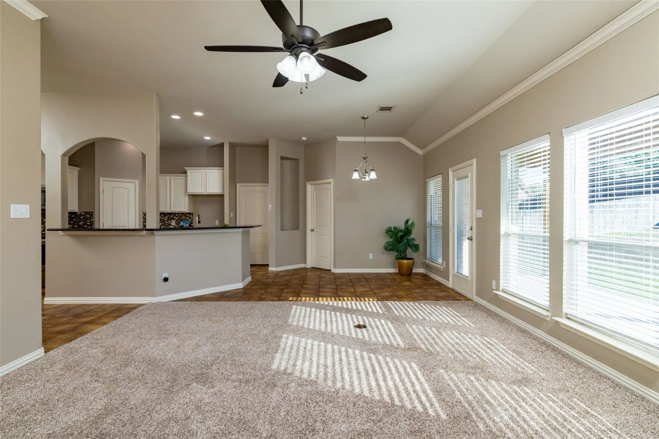 Single Family Residence For Sale in Parker County , 1505 Stetson Drive, Weatherford, Texas 76087, 4 Bedroom, 2 Bathroom, 2 Garage spaces, 1,881 Sqft, built in 2009, mls#21407594, Real Estate Agent in Weatherford, Homes For Sale in Parker county, Homes For Sale in Weatherford, Realtor in Weatherford Texas, Real Estate Brokerage Independent Realty Texas, Luminita Cordes Realtor