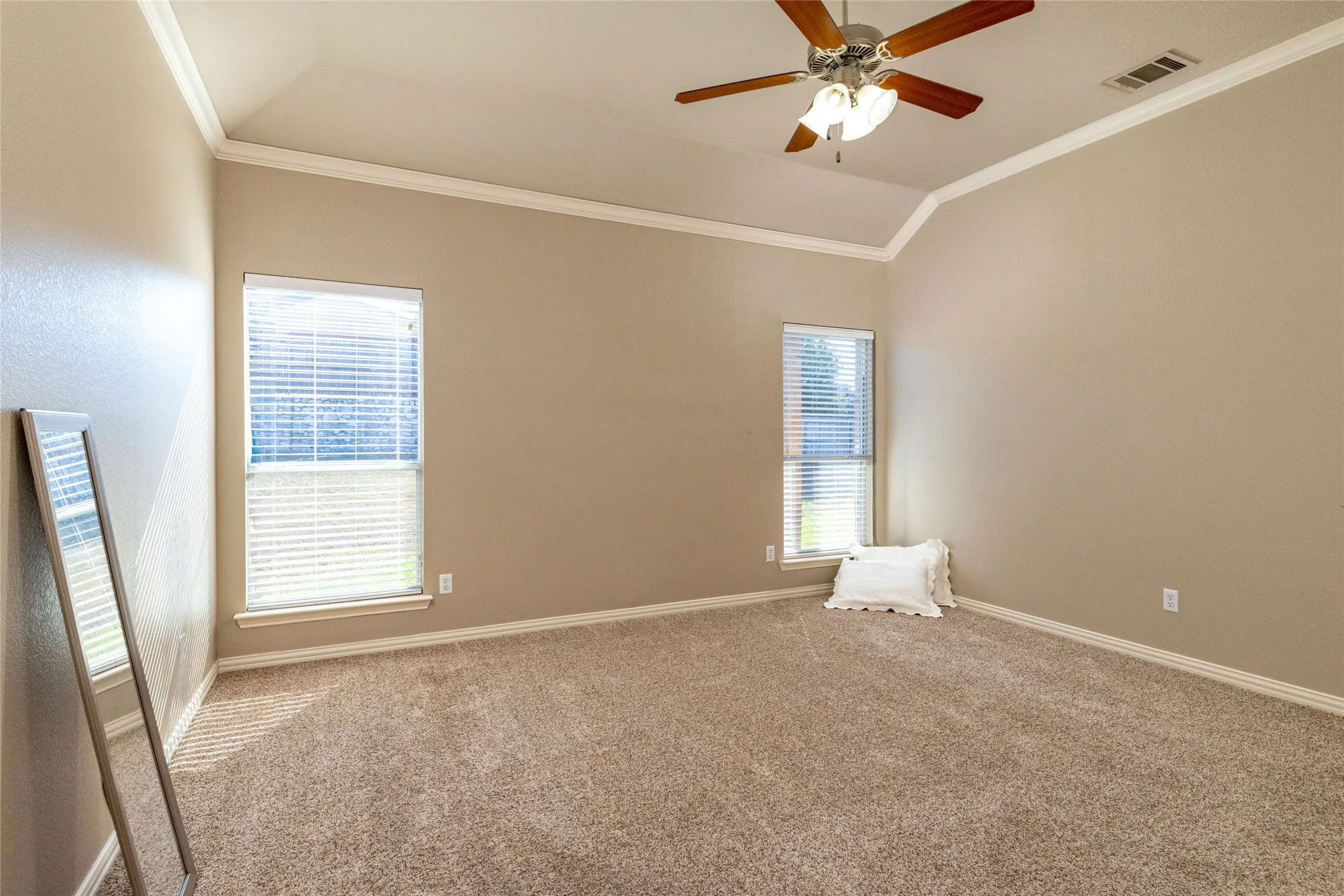 Single Family Residence For Sale in Parker County , 1505 Stetson Drive, Weatherford, Texas 76087, 4 Bedroom, 2 Bathroom, 2 Garage spaces, 1,881 Sqft, built in 2009, mls#21407594, Real Estate Agent in Weatherford, Homes For Sale in Parker county, Homes For Sale in Weatherford, Realtor in Weatherford Texas, Real Estate Brokerage Independent Realty Texas, Luminita Cordes Realtor