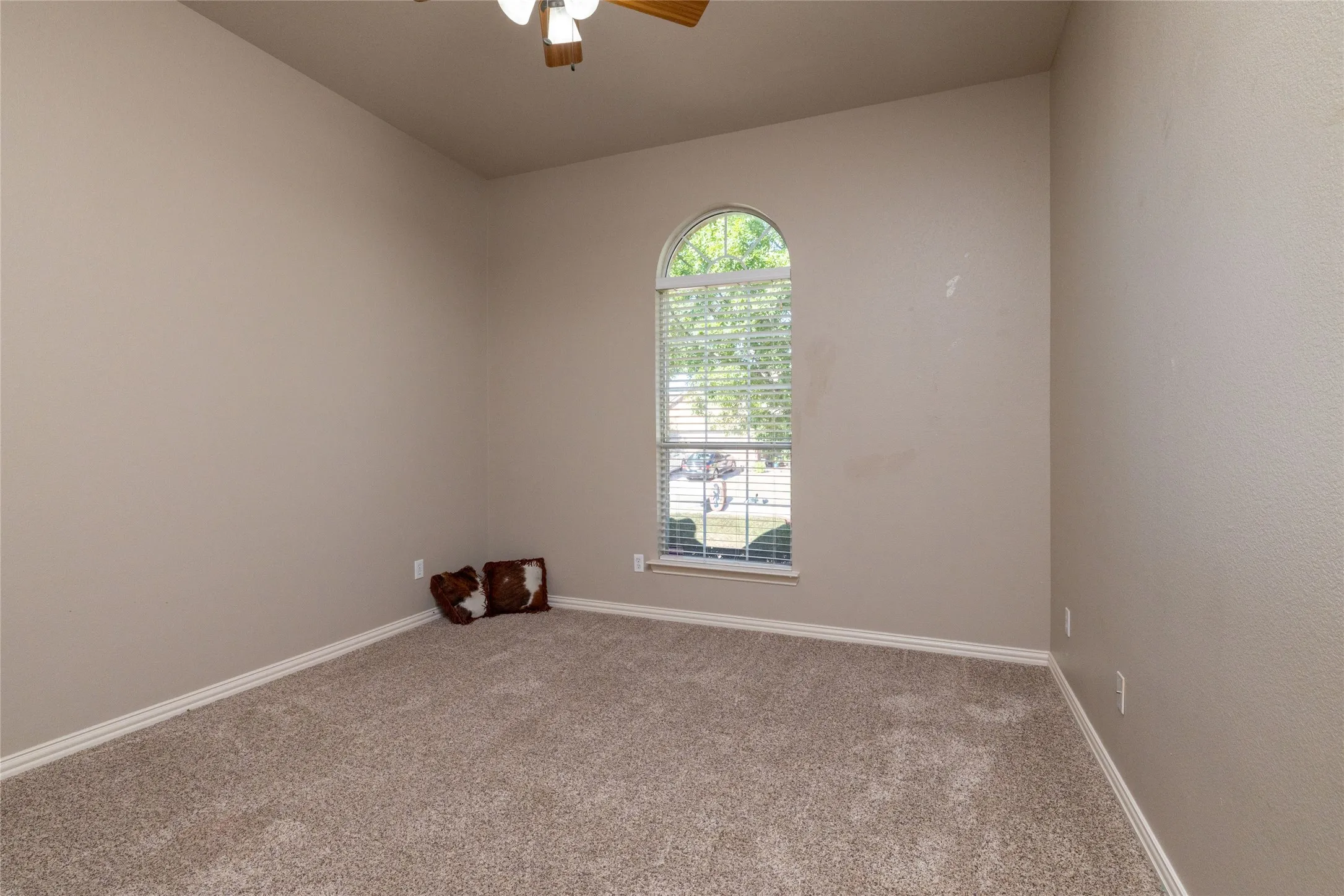 Single Family Residence For Sale in Parker County , 1505 Stetson Drive, Weatherford, Texas 76087, 4 Bedroom, 2 Bathroom, 2 Garage spaces, 1,881 Sqft, built in 2009, mls#21407594, Real Estate Agent in Weatherford, Homes For Sale in Parker county, Homes For Sale in Weatherford, Realtor in Weatherford Texas, Real Estate Brokerage Independent Realty Texas, Luminita Cordes Realtor