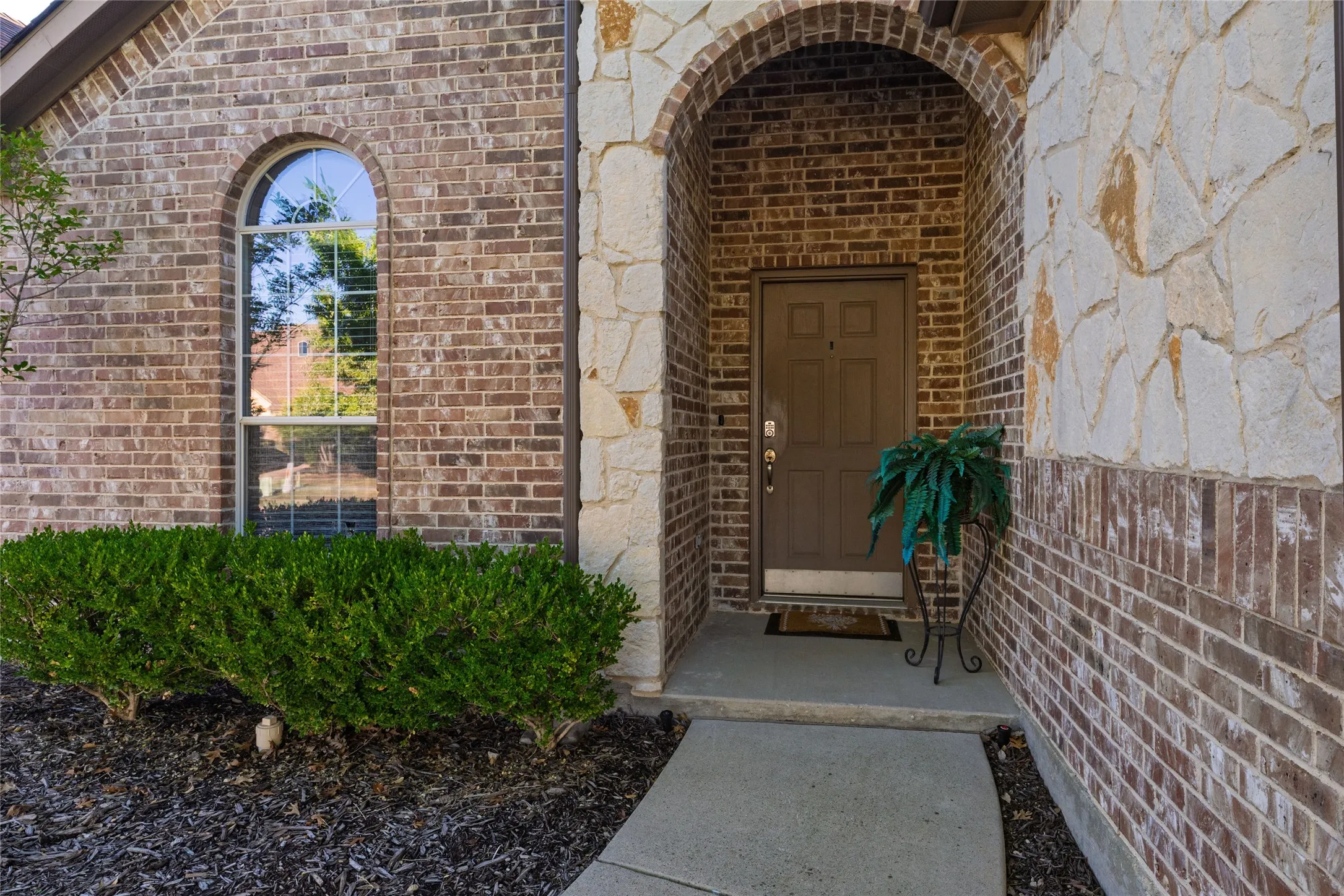 Single Family Residence For Sale in Parker County , 1505 Stetson Drive, Weatherford, Texas 76087, 4 Bedroom, 2 Bathroom, 2 Garage spaces, 1,881 Sqft, built in 2009, mls#21407594, Real Estate Agent in Weatherford, Homes For Sale in Parker county, Homes For Sale in Weatherford, Realtor in Weatherford Texas, Real Estate Brokerage Independent Realty Texas, Luminita Cordes Realtor