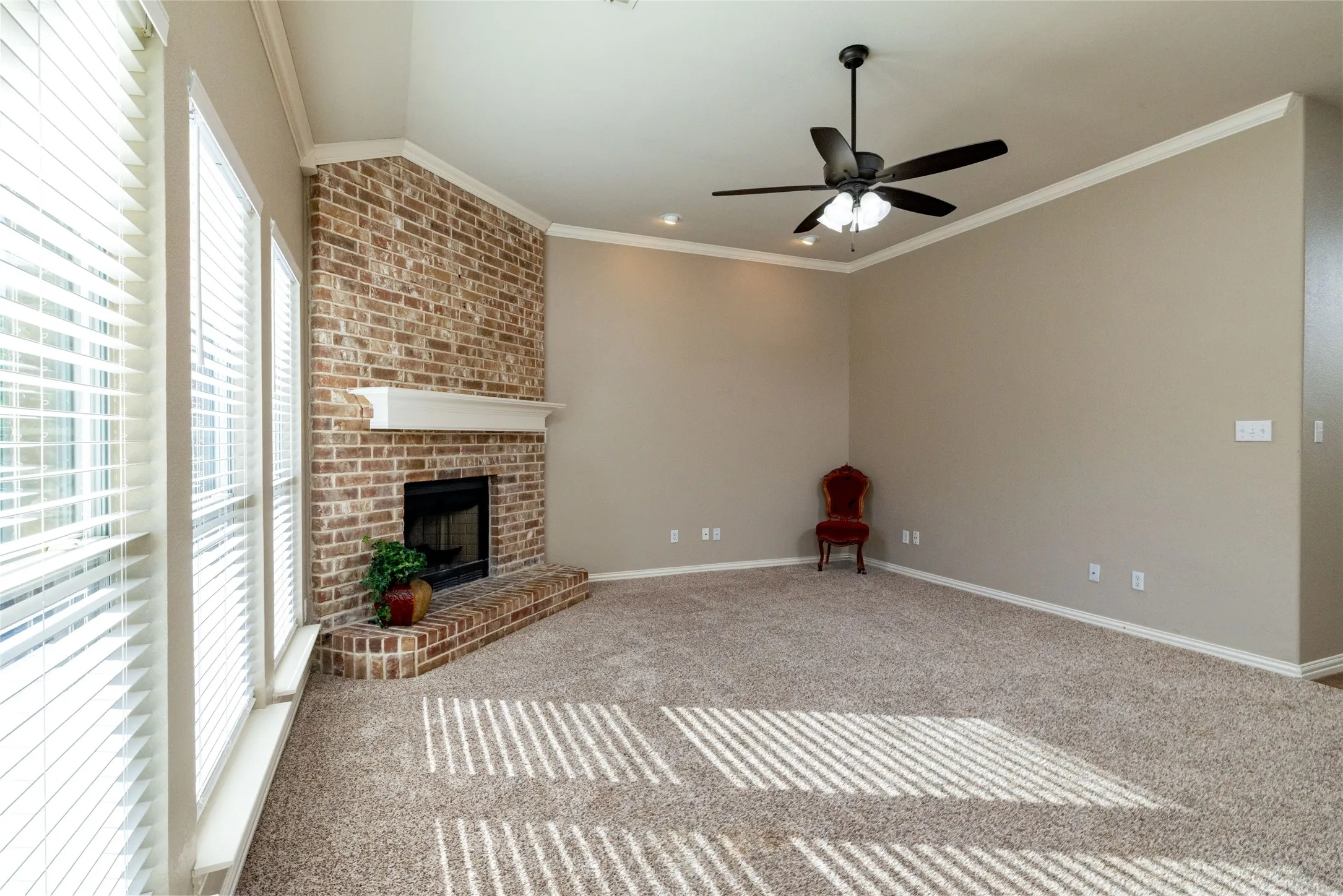 Single Family Residence For Sale in Parker County , 1505 Stetson Drive, Weatherford, Texas 76087, 4 Bedroom, 2 Bathroom, 2 Garage spaces, 1,881 Sqft, built in 2009, mls#21407594, Real Estate Agent in Weatherford, Homes For Sale in Parker county, Homes For Sale in Weatherford, Realtor in Weatherford Texas, Real Estate Brokerage Independent Realty Texas, Luminita Cordes Realtor