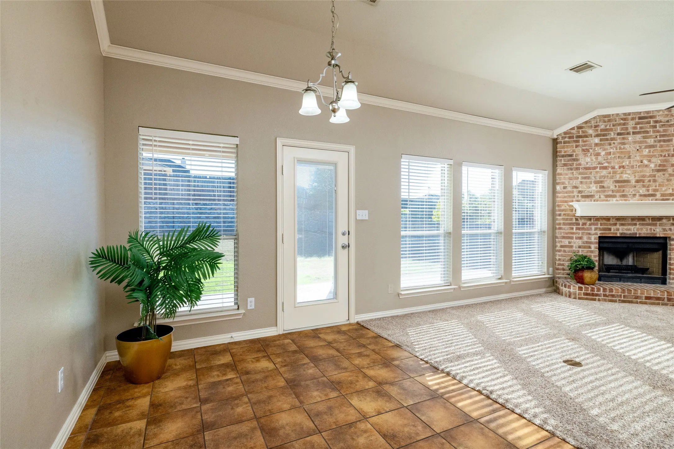 Single Family Residence For Sale in Parker County , 1505 Stetson Drive, Weatherford, Texas 76087, 4 Bedroom, 2 Bathroom, 2 Garage spaces, 1,881 Sqft, built in 2009, mls#21407594, Real Estate Agent in Weatherford, Homes For Sale in Parker county, Homes For Sale in Weatherford, Realtor in Weatherford Texas, Real Estate Brokerage Independent Realty Texas, Luminita Cordes Realtor