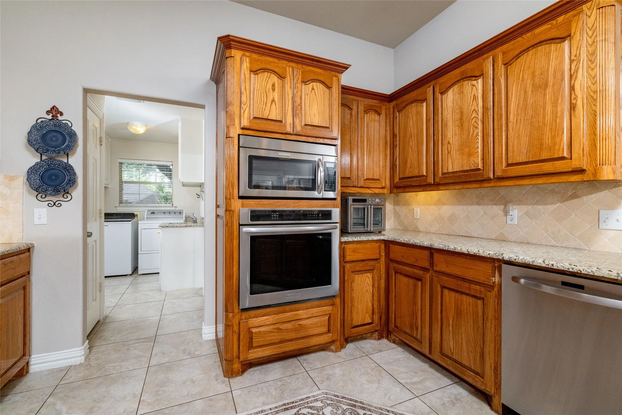 Single Family Residence For Sale in Tarrant County , 5593 Greenview Court, North Richland Hills, Texas 76148, 3 Bedroom, 2 Bathroom, 2 Garage spaces, 2,027 Sqft, built in 1999, mls#21407449, Real Estate Agent in North Richland Hills, Homes For Sale in Tarrant county, Homes For Sale in North Richland Hills, Realtor in North Richland Hills Texas, Real Estate Brokerage Independent Realty Texas, Luminita Cordes Realtor