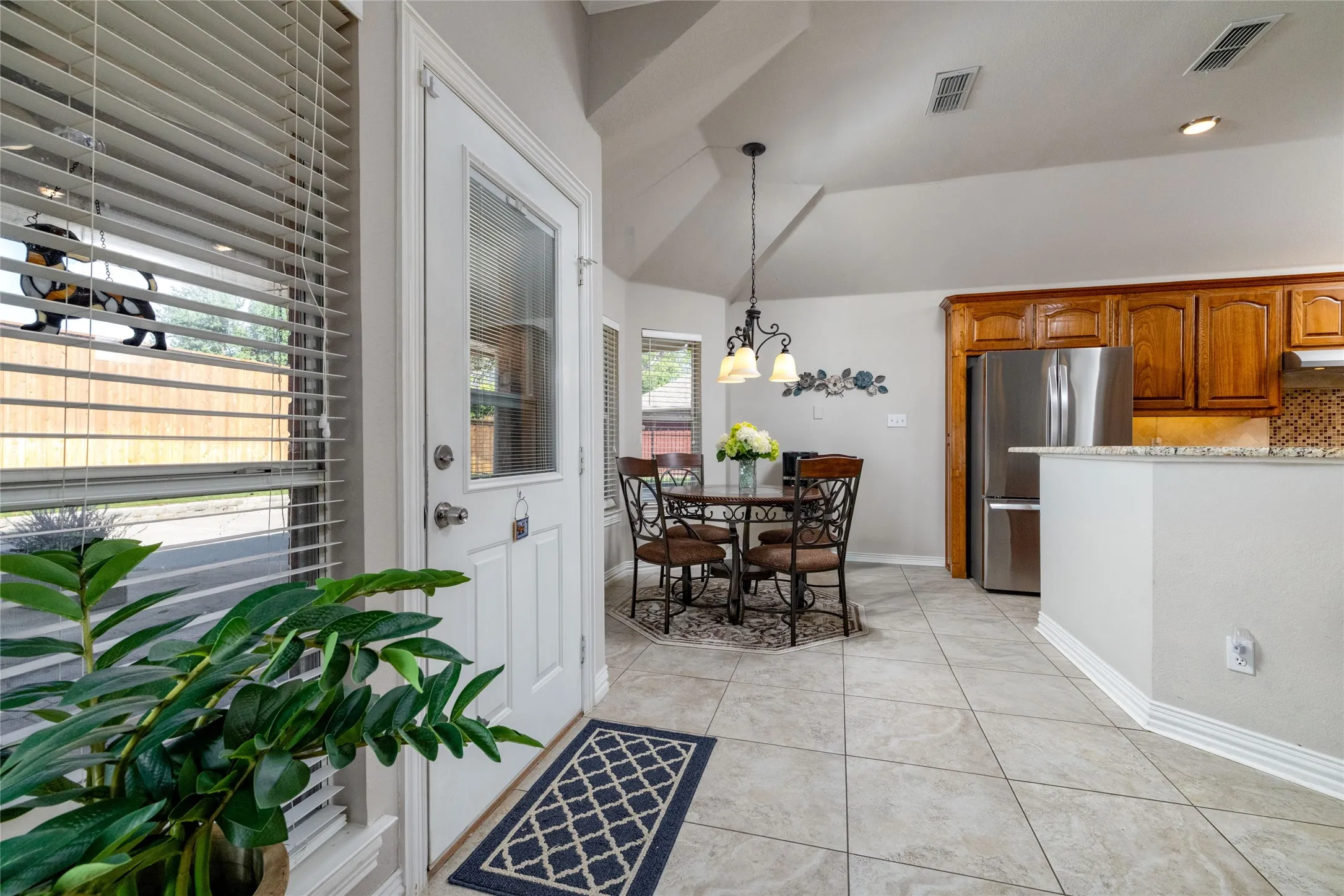 Single Family Residence For Sale in Tarrant County , 5593 Greenview Court, North Richland Hills, Texas 76148, 3 Bedroom, 2 Bathroom, 2 Garage spaces, 2,027 Sqft, built in 1999, mls#21407449, Real Estate Agent in North Richland Hills, Homes For Sale in Tarrant county, Homes For Sale in North Richland Hills, Realtor in North Richland Hills Texas, Real Estate Brokerage Independent Realty Texas, Luminita Cordes Realtor