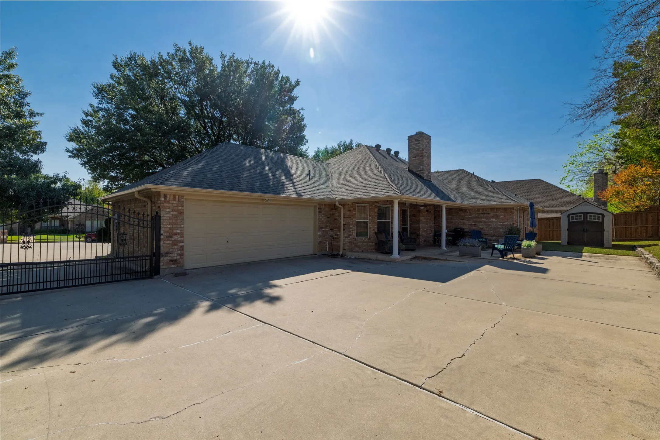 Single Family Residence For Sale in Tarrant County , 5593 Greenview Court, North Richland Hills, Texas 76148, 3 Bedroom, 2 Bathroom, 2 Garage spaces, 2,027 Sqft, built in 1999, mls#21407449, Real Estate Agent in North Richland Hills, Homes For Sale in Tarrant county, Homes For Sale in North Richland Hills, Realtor in North Richland Hills Texas, Real Estate Brokerage Independent Realty Texas, Luminita Cordes Realtor