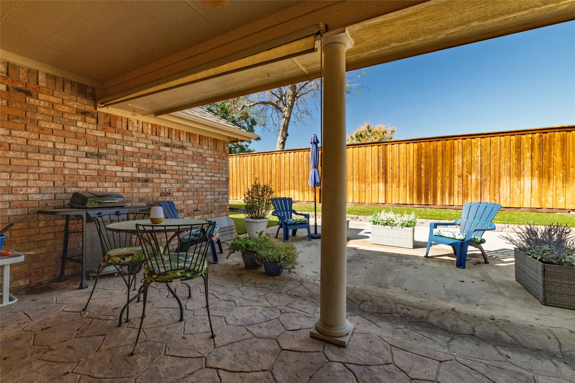 Single Family Residence For Sale in Tarrant County , 5593 Greenview Court, North Richland Hills, Texas 76148, 3 Bedroom, 2 Bathroom, 2 Garage spaces, 2,027 Sqft, built in 1999, mls#21407449, Real Estate Agent in North Richland Hills, Homes For Sale in Tarrant county, Homes For Sale in North Richland Hills, Realtor in North Richland Hills Texas, Real Estate Brokerage Independent Realty Texas, Luminita Cordes Realtor