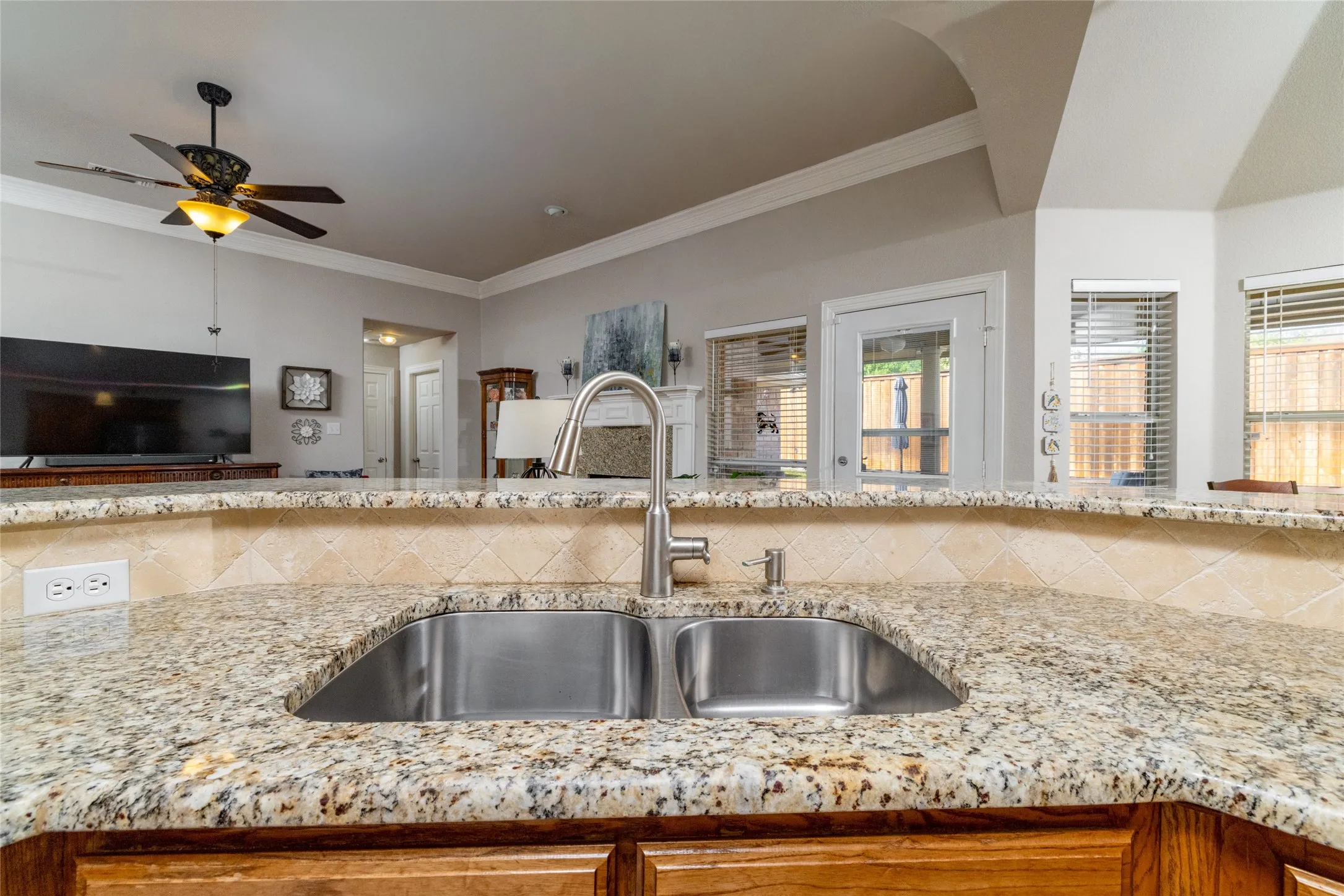 Single Family Residence For Sale in Tarrant County , 5593 Greenview Court, North Richland Hills, Texas 76148, 3 Bedroom, 2 Bathroom, 2 Garage spaces, 2,027 Sqft, built in 1999, mls#21407449, Real Estate Agent in North Richland Hills, Homes For Sale in Tarrant county, Homes For Sale in North Richland Hills, Realtor in North Richland Hills Texas, Real Estate Brokerage Independent Realty Texas, Luminita Cordes Realtor